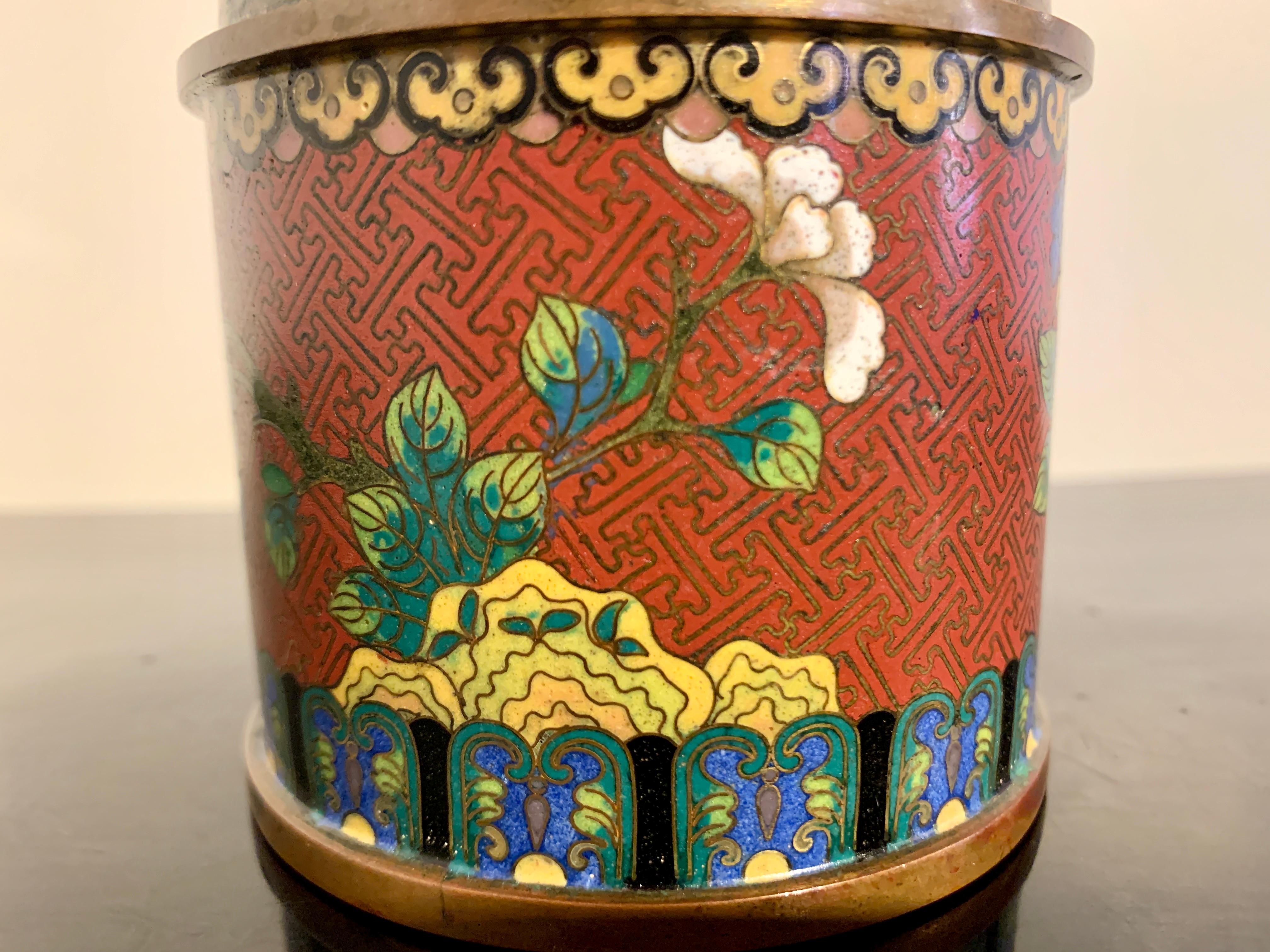 Boîte cylindrique en cloisonne Lao Tian Li, fin de la dynastie Qing, Chine en vente 2