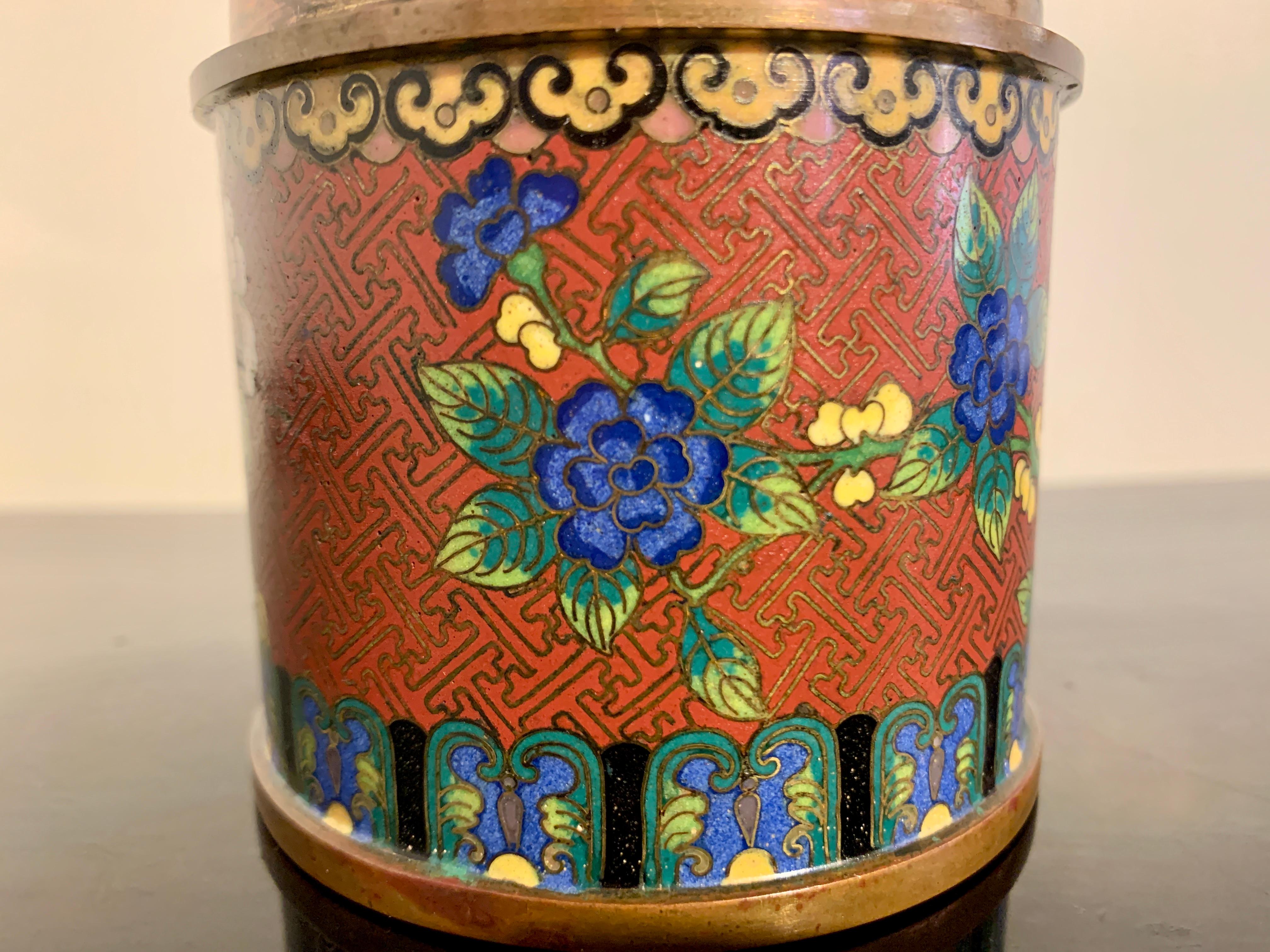 Boîte cylindrique en cloisonne Lao Tian Li, fin de la dynastie Qing, Chine en vente 3
