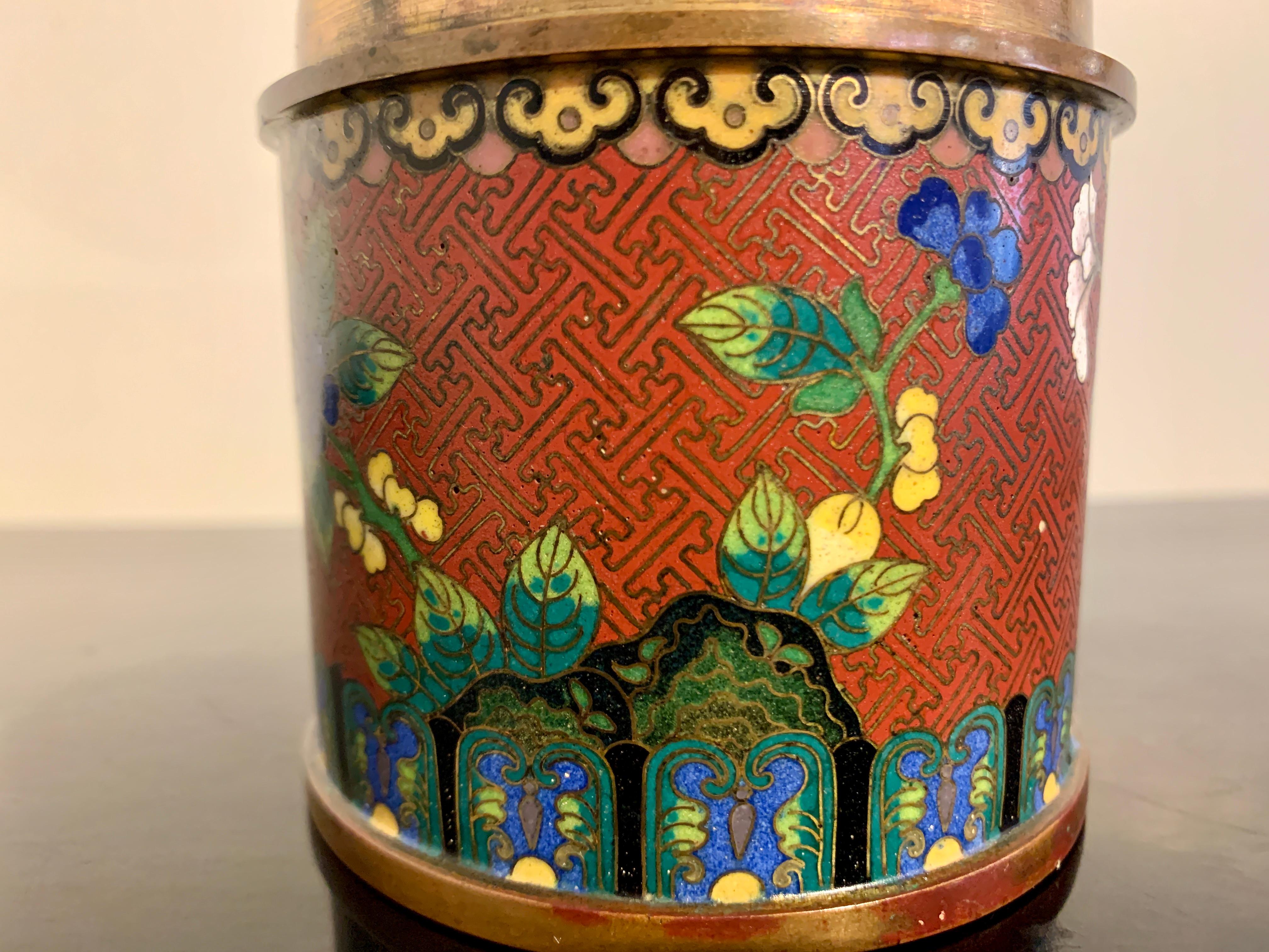 Boîte cylindrique en cloisonne Lao Tian Li, fin de la dynastie Qing, Chine en vente 4