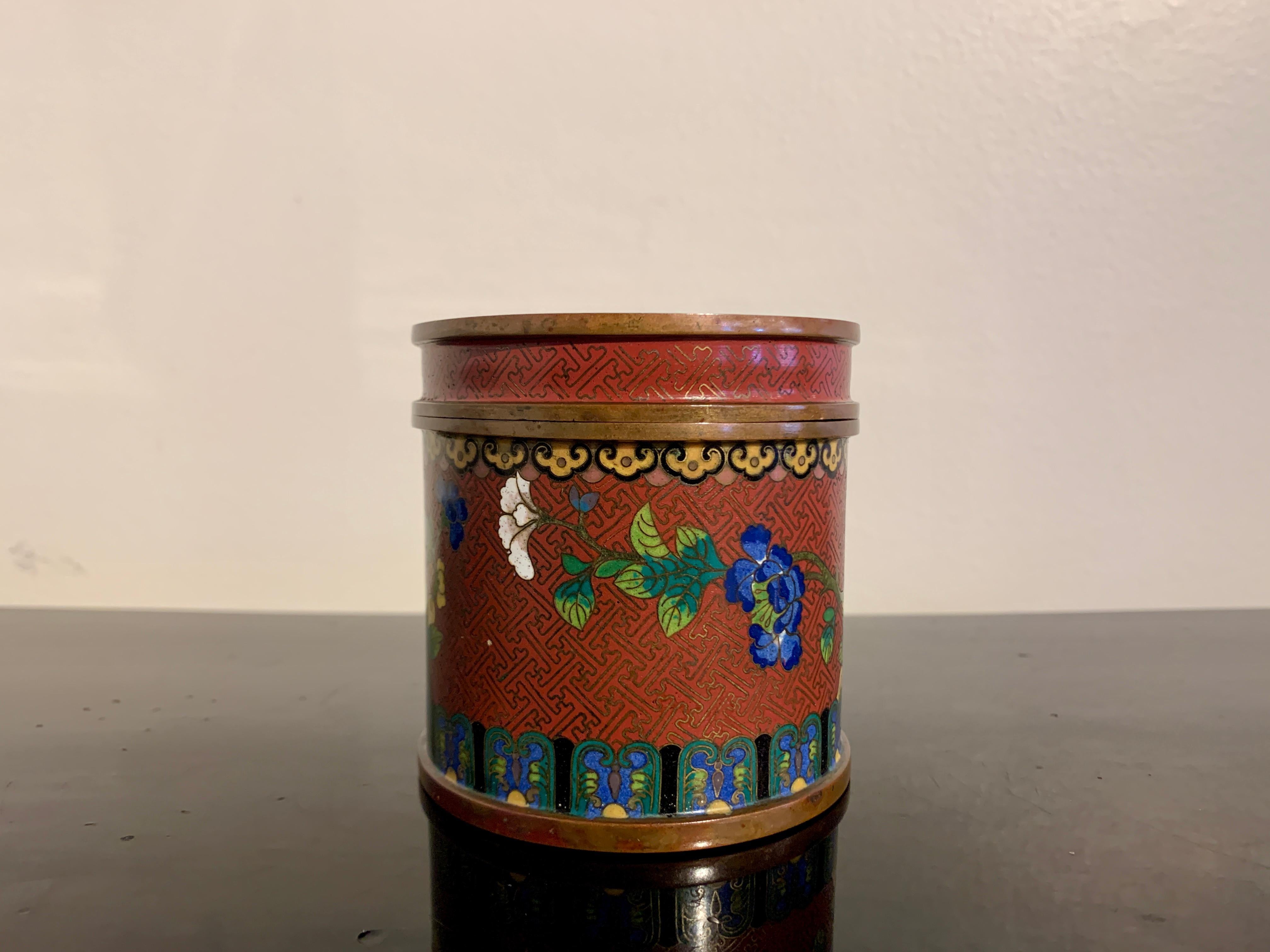 Cloissoné Chinese Lao Tian Li Cloisonne Cylindrical Box, Late Qing Dynasty, China For Sale