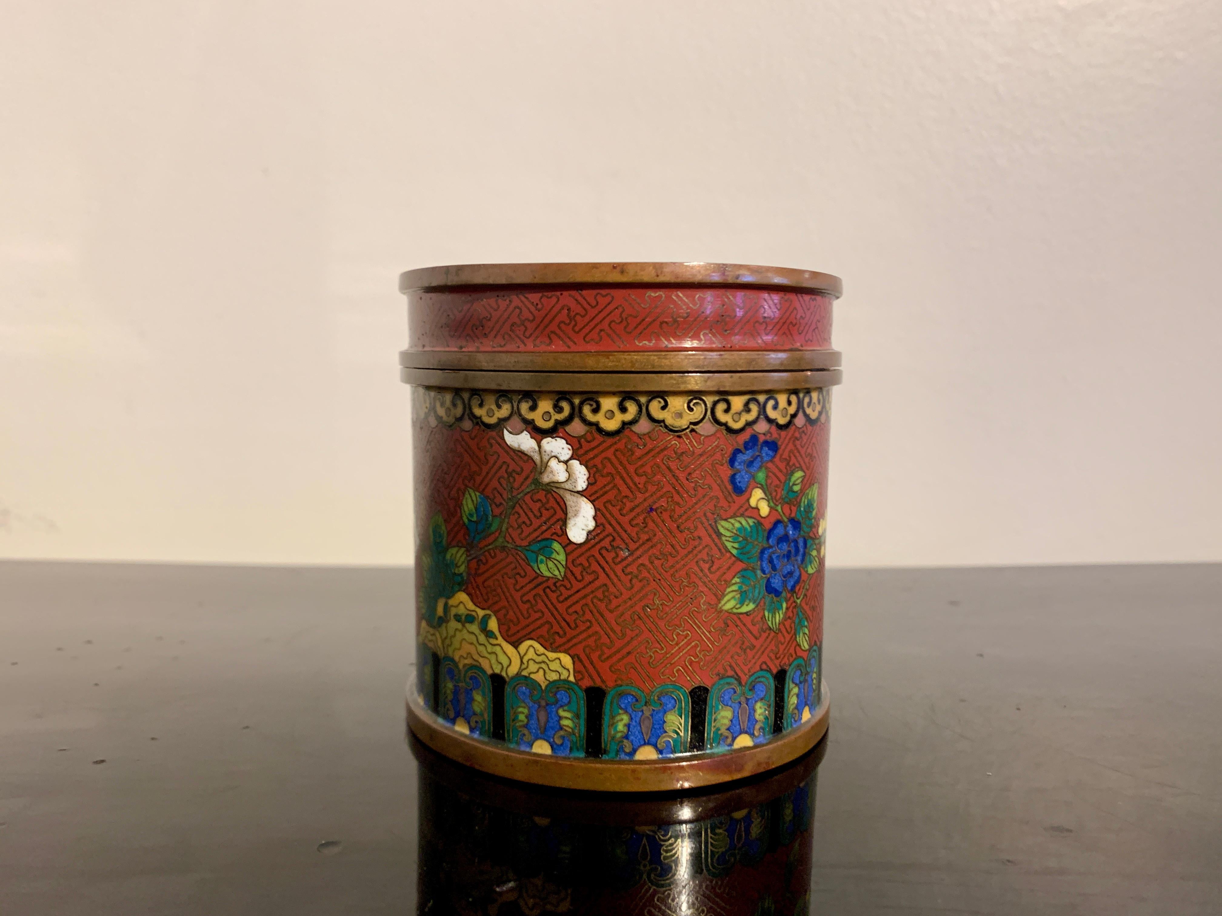 Early 20th Century Chinese Lao Tian Li Cloisonne Cylindrical Box, Late Qing Dynasty, China For Sale
