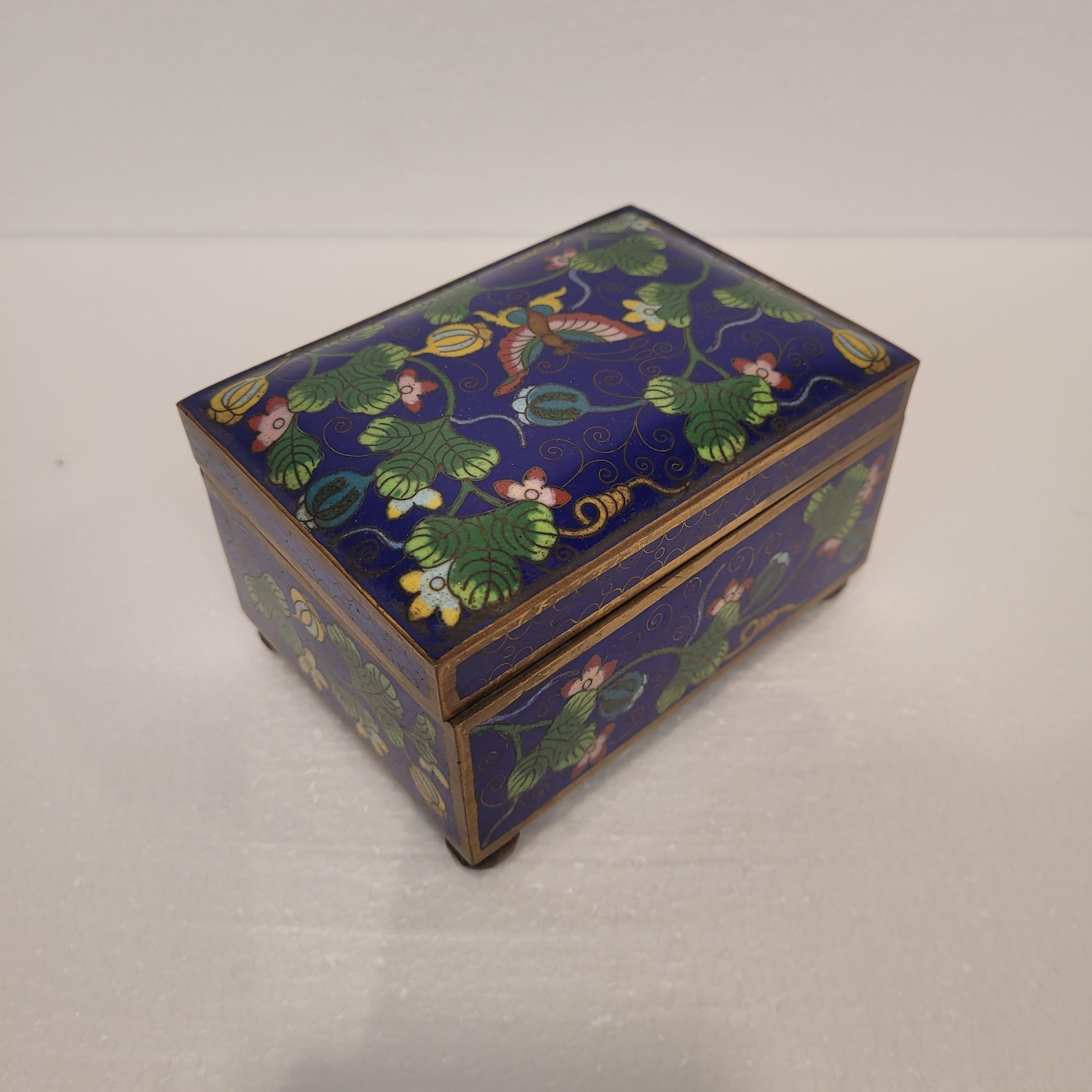 Chinese Lapis lazuli blue green  jewelry box with cloisonné enamel For Sale 5