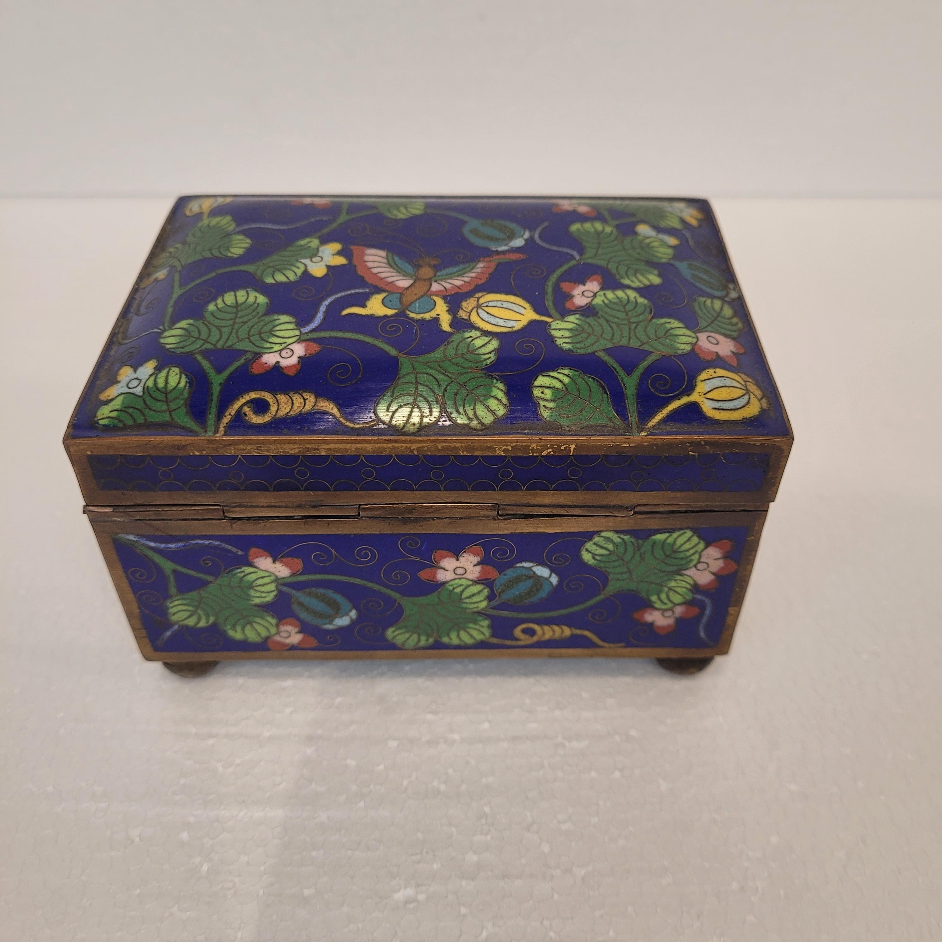 Chinese Lapis lazuli blue green  jewelry box with cloisonné enamel For Sale 6