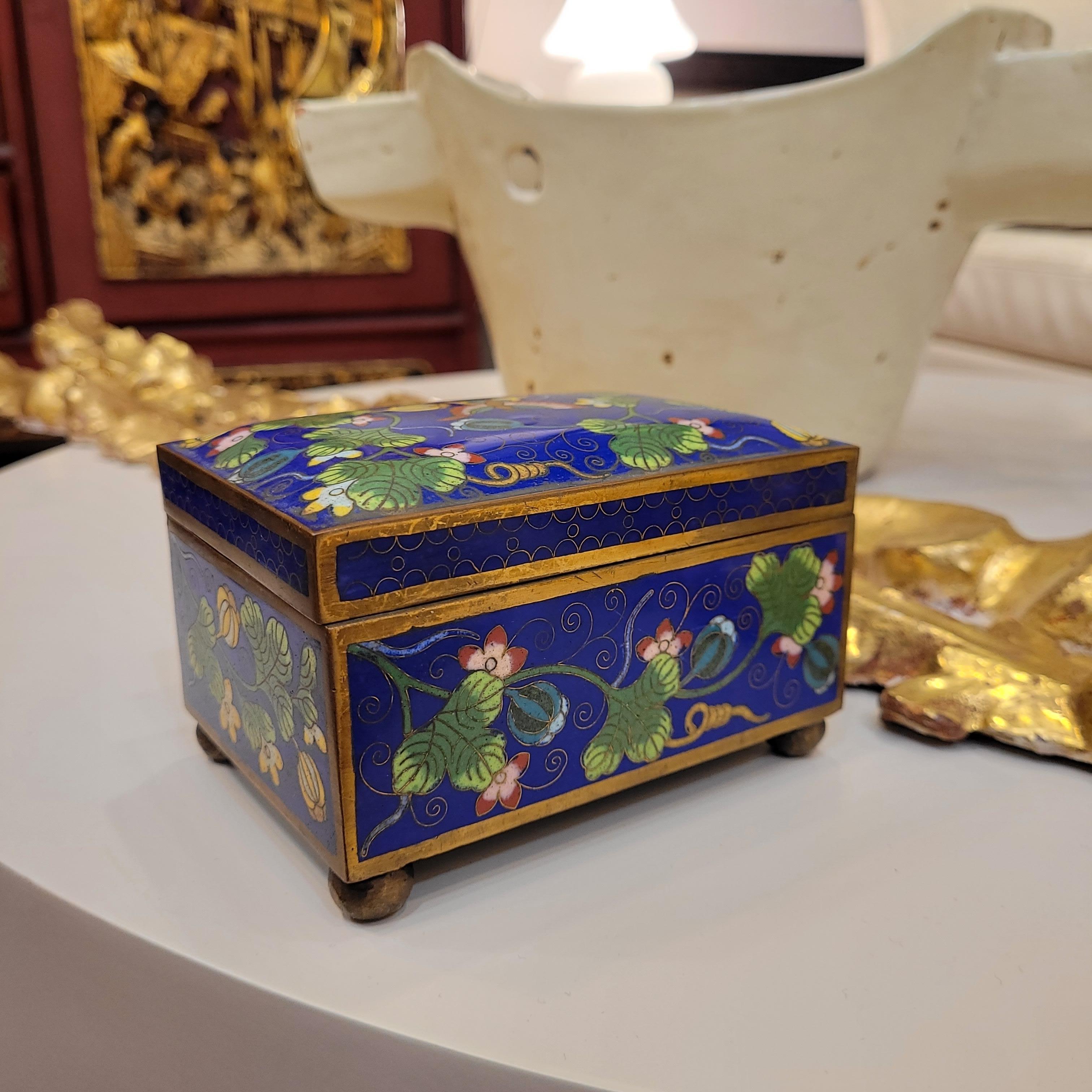 Chinese Lapis lazuli blue green  jewelry box with cloisonné enamel For Sale 1