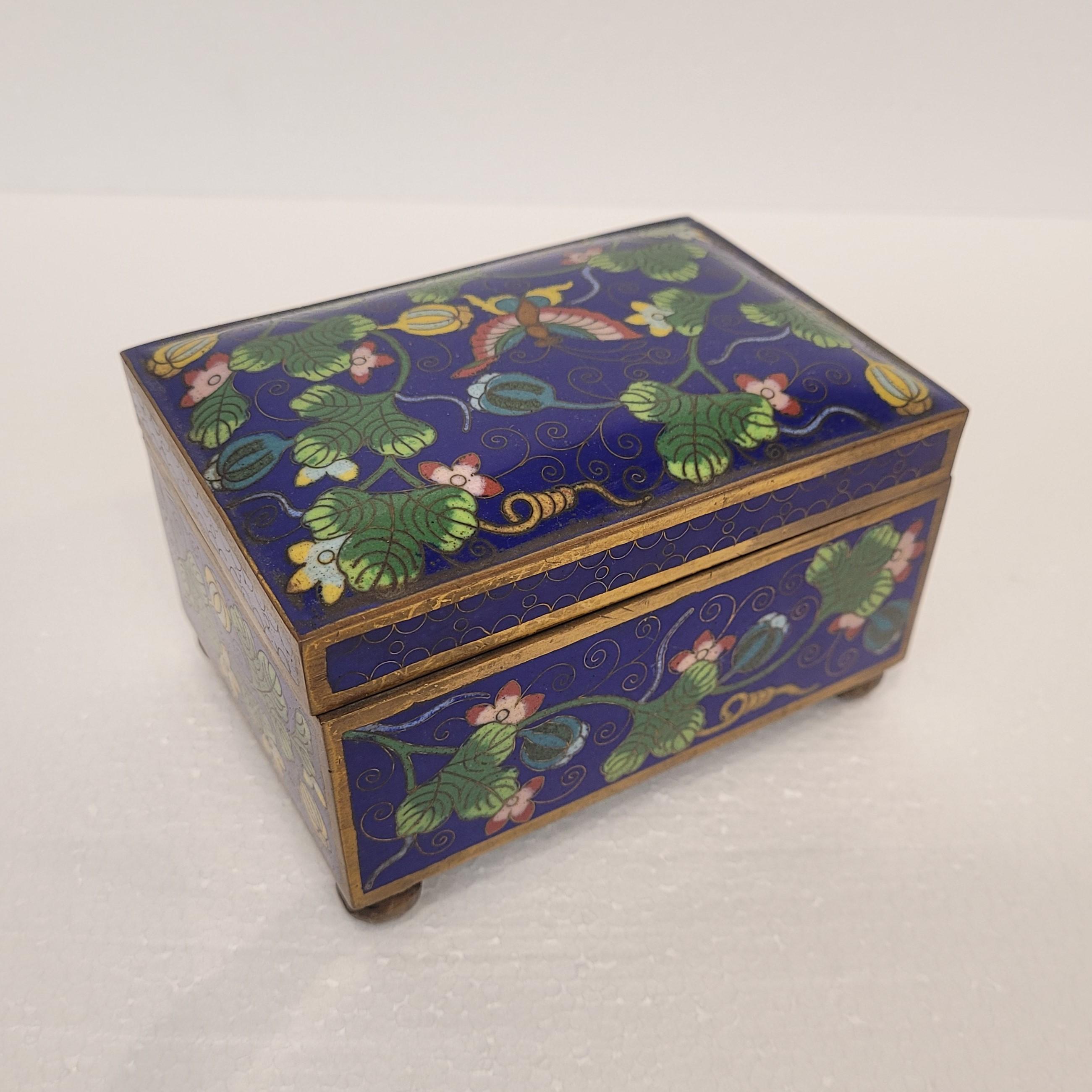 Chinese Lapis lazuli blue green  jewelry box with cloisonné enamel For Sale 2