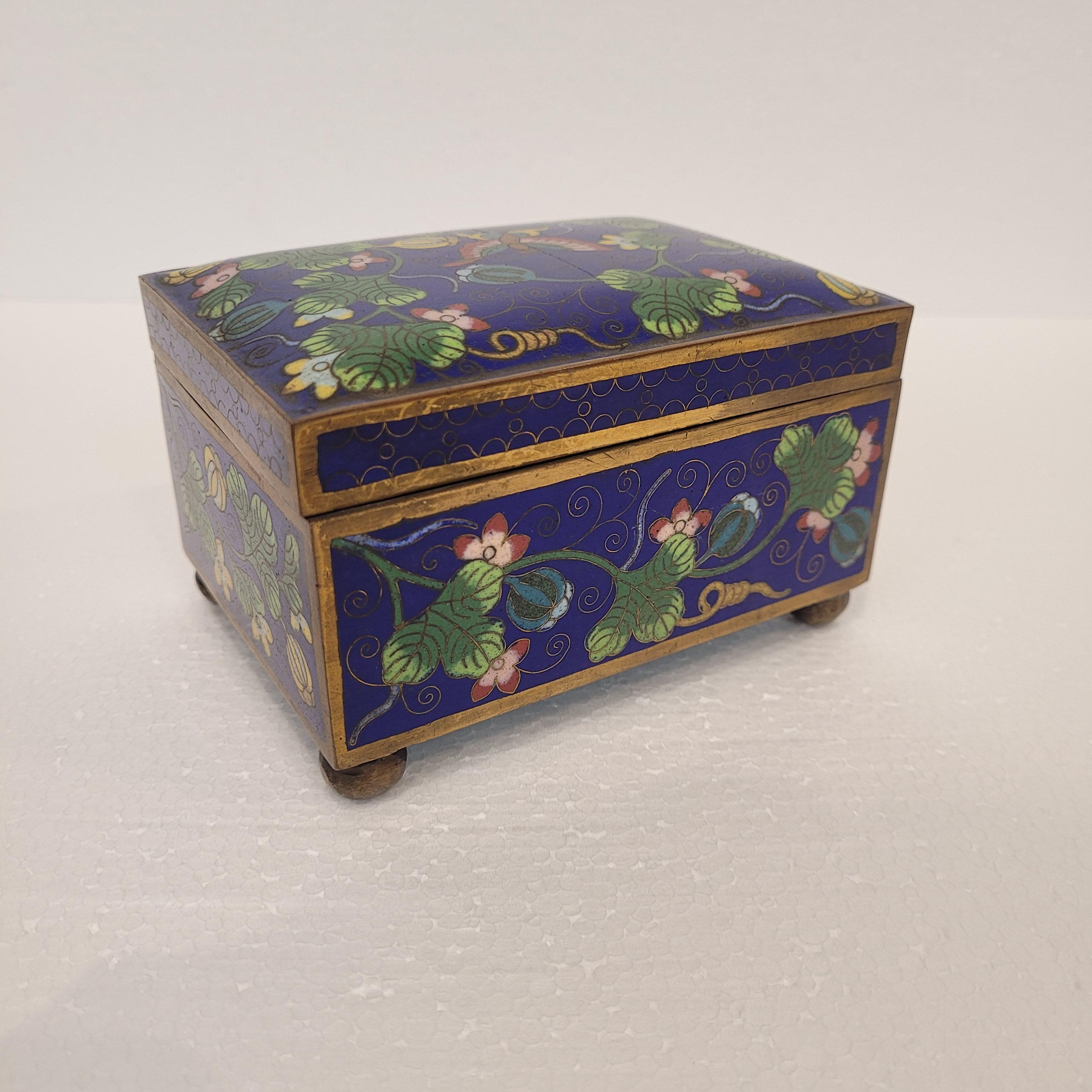 Chinese Lapis lazuli blue green  jewelry box with cloisonné enamel For Sale 3