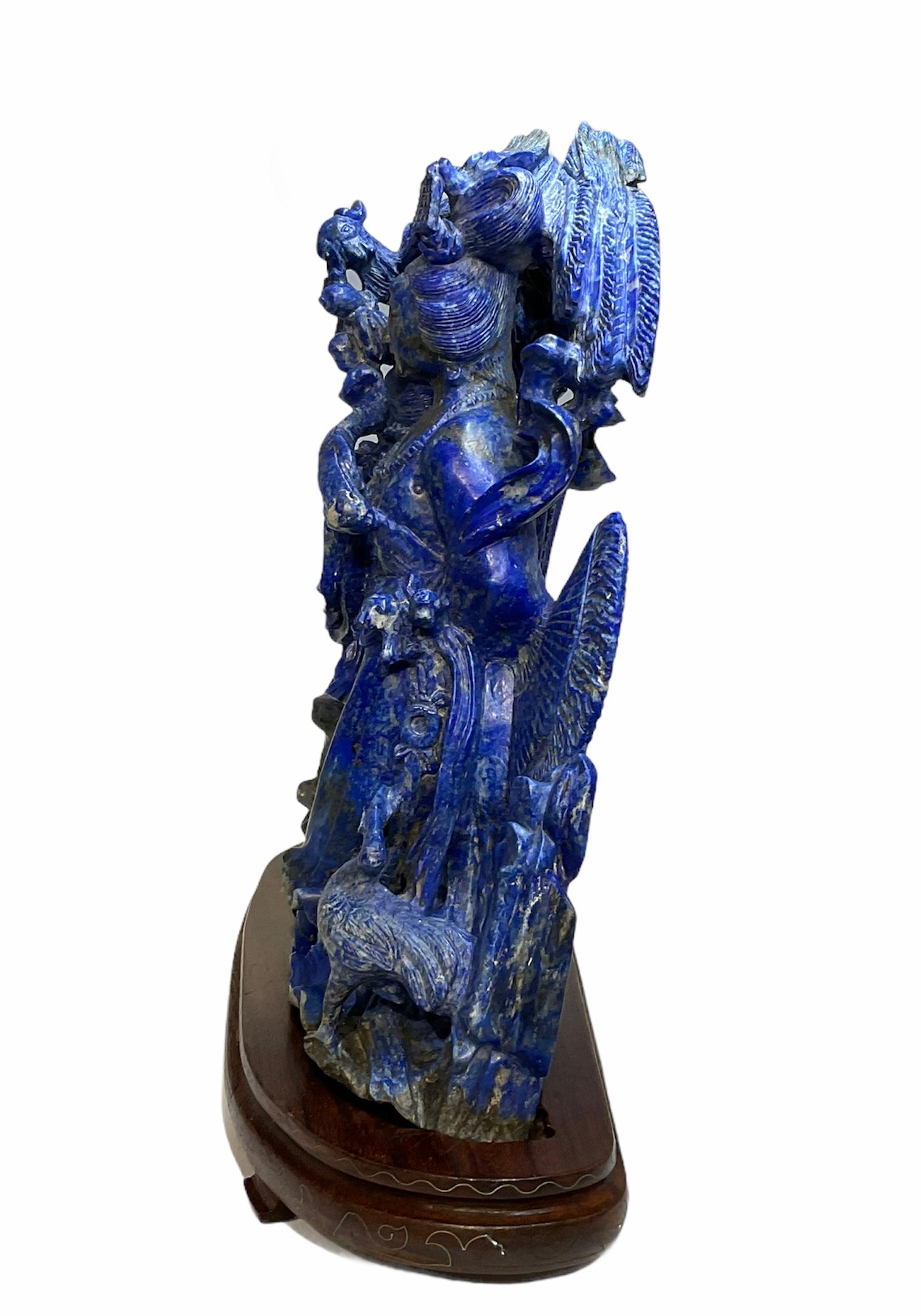 Chinesische geschnitzte Skulptur einer Gruppe von Figuren aus Lapislazuli (Chinesischer Export) im Angebot