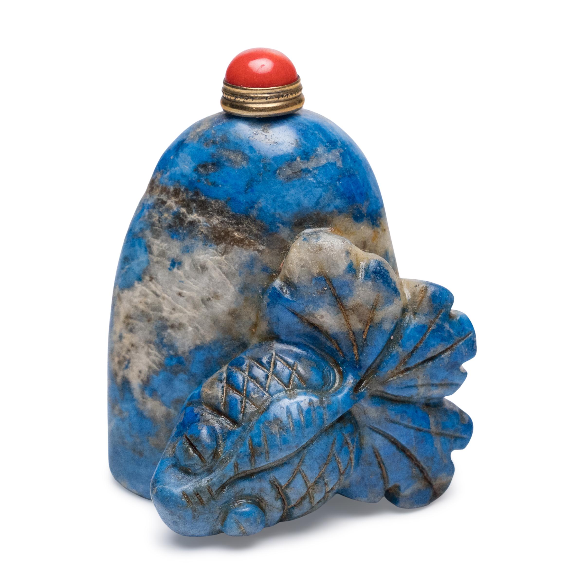 Intagliato Tabacchiera cinese in Lapislazzuli Koi in vendita