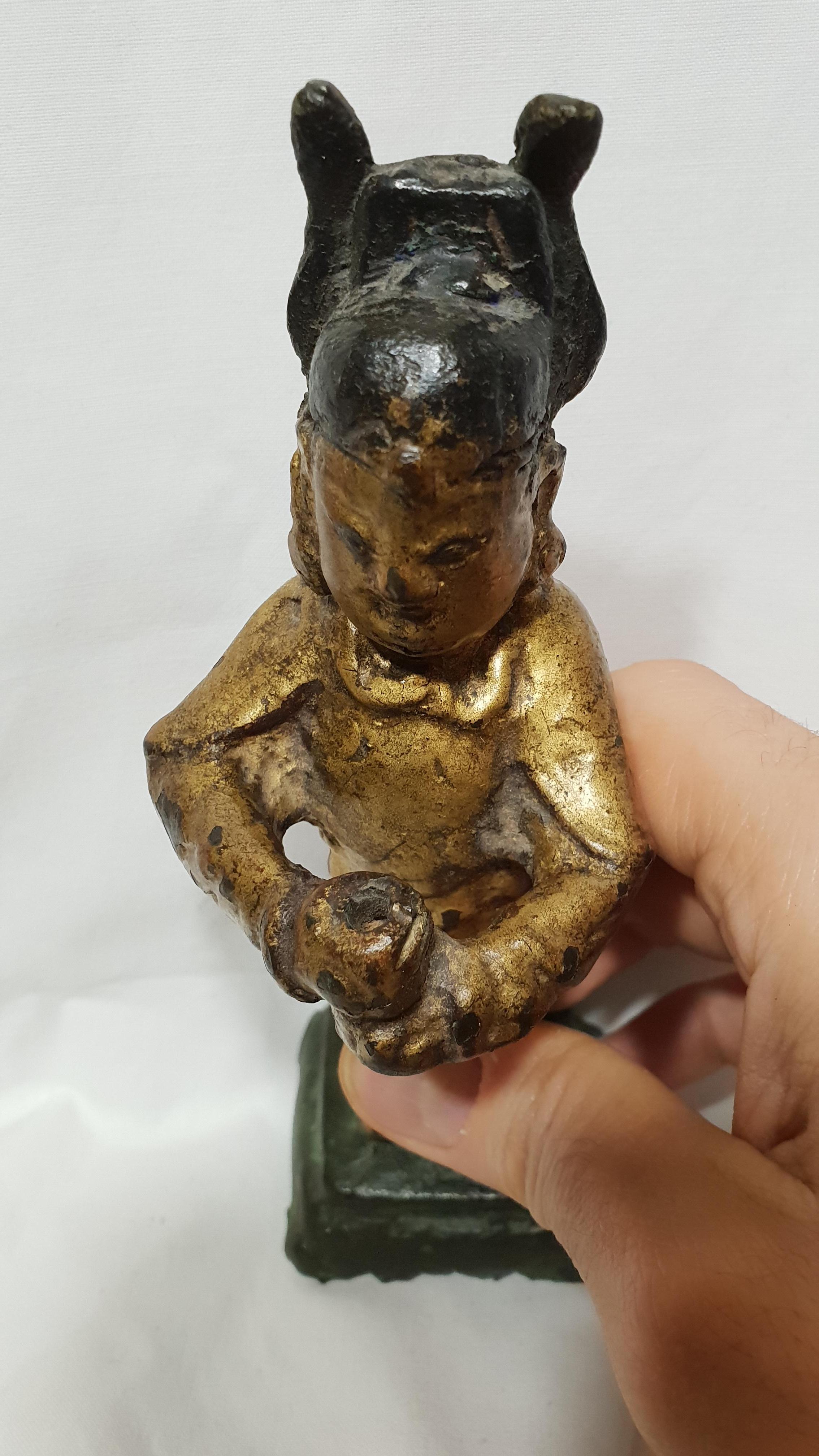 Chinese Lacquered Bronze Sculptor of Dignitary, Ming 1600s For Sale 3