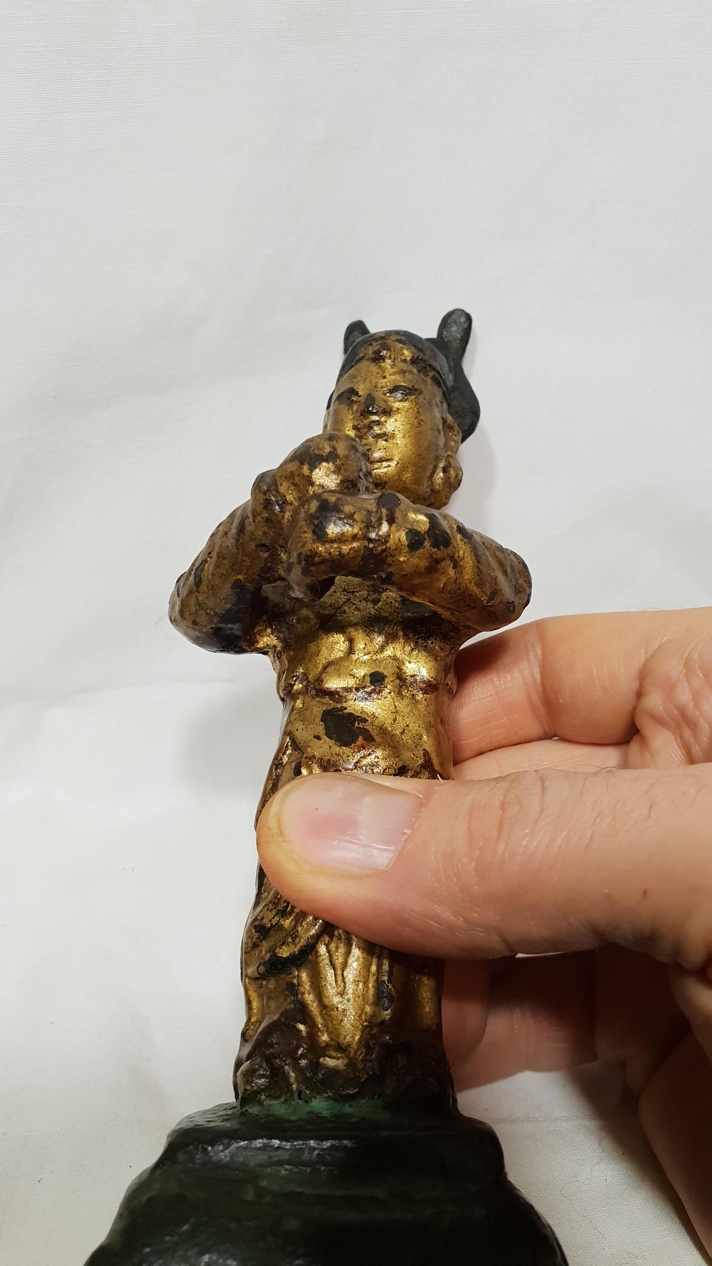 Chinese Lacquered Bronze Sculptor of Dignitary, Ming 1600s For Sale 4