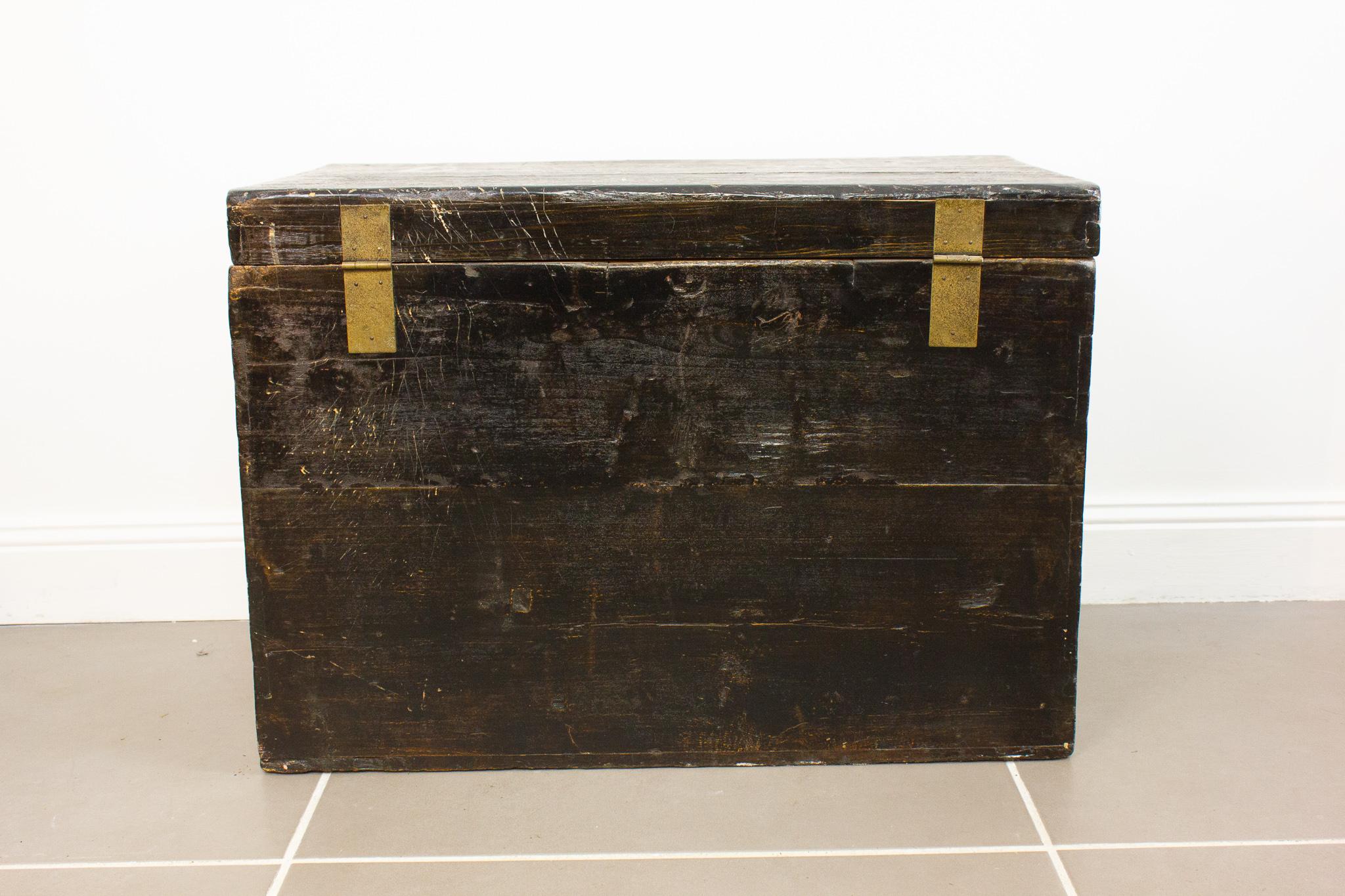 Qing Chinese Laquered Brown and Gold Chest Decorated with Flowers, circa 1900 For Sale