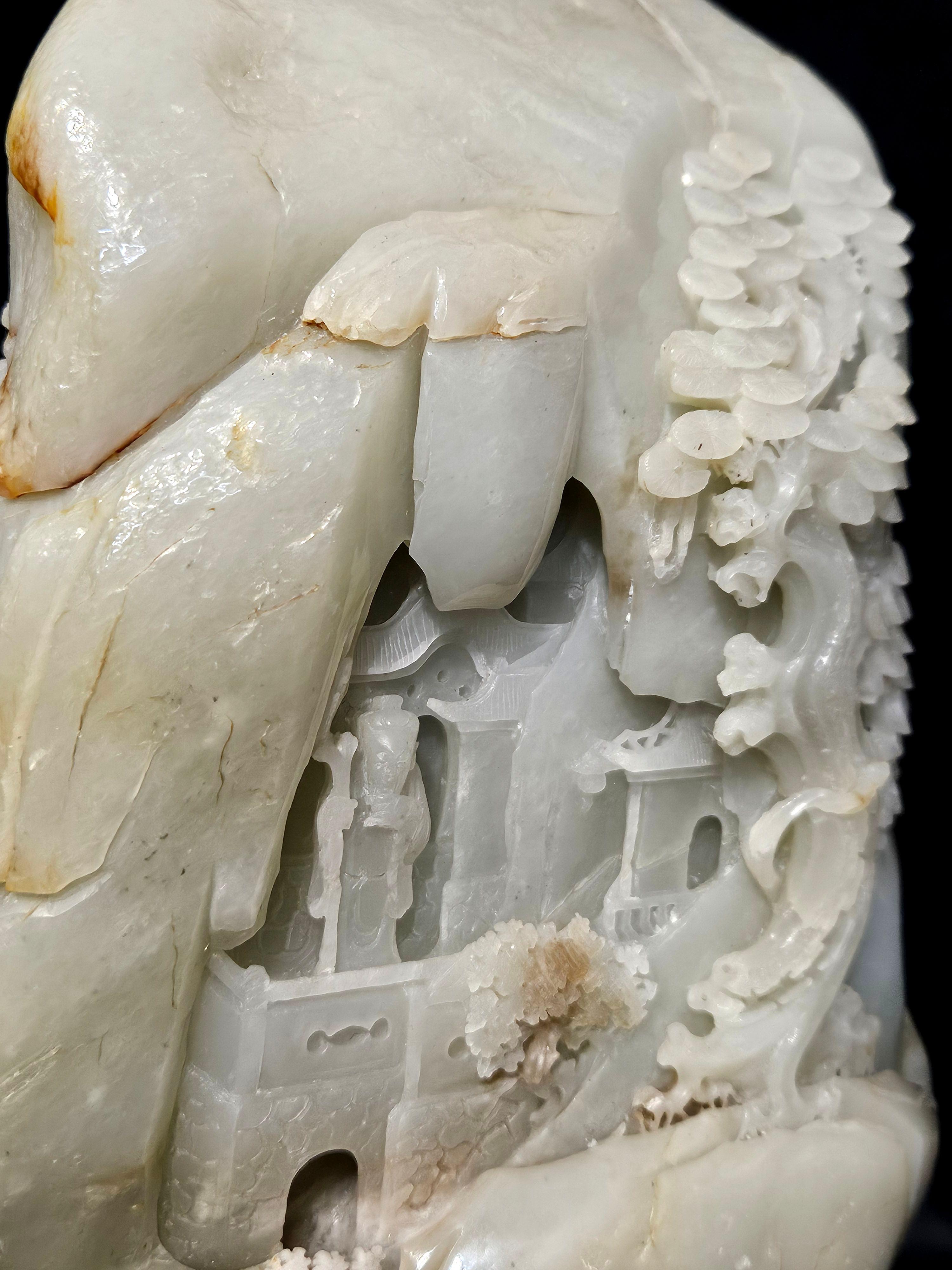 Chinesisches großes geschnitztes, großes Boulder-Leuchte Celadon/Weiße Jade mit Berglandschaftsssszene aus weißer Jade im Angebot 6