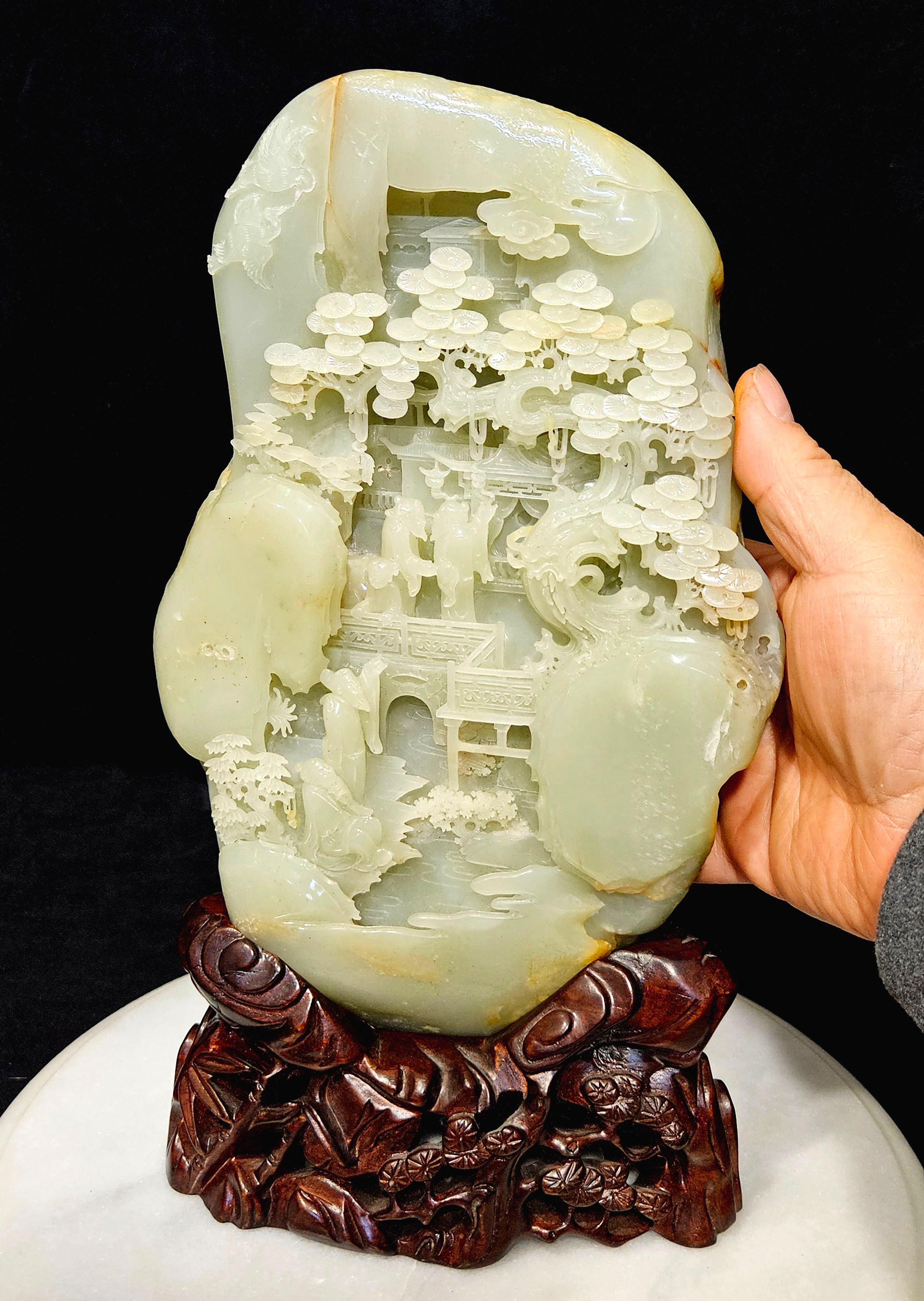 Chinesisches großes geschnitztes, großes Boulder-Leuchte Celadon/Weiße Jade mit Berglandschaftsssszene aus weißer Jade im Angebot 8