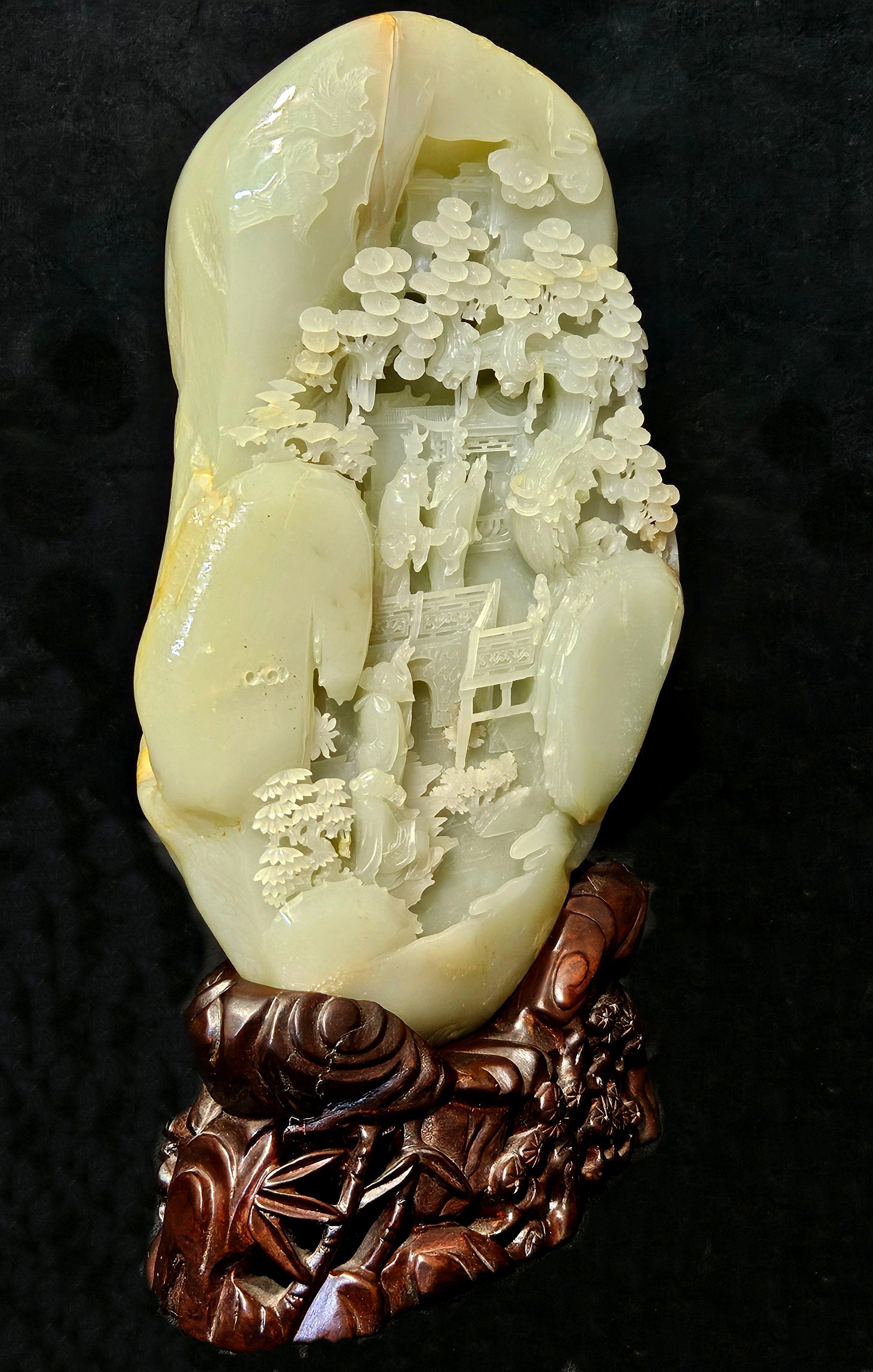 Chinesisches großes geschnitztes, großes Boulder-Leuchte Celadon/Weiße Jade mit Berglandschaftsssszene aus weißer Jade (20. Jahrhundert) im Angebot