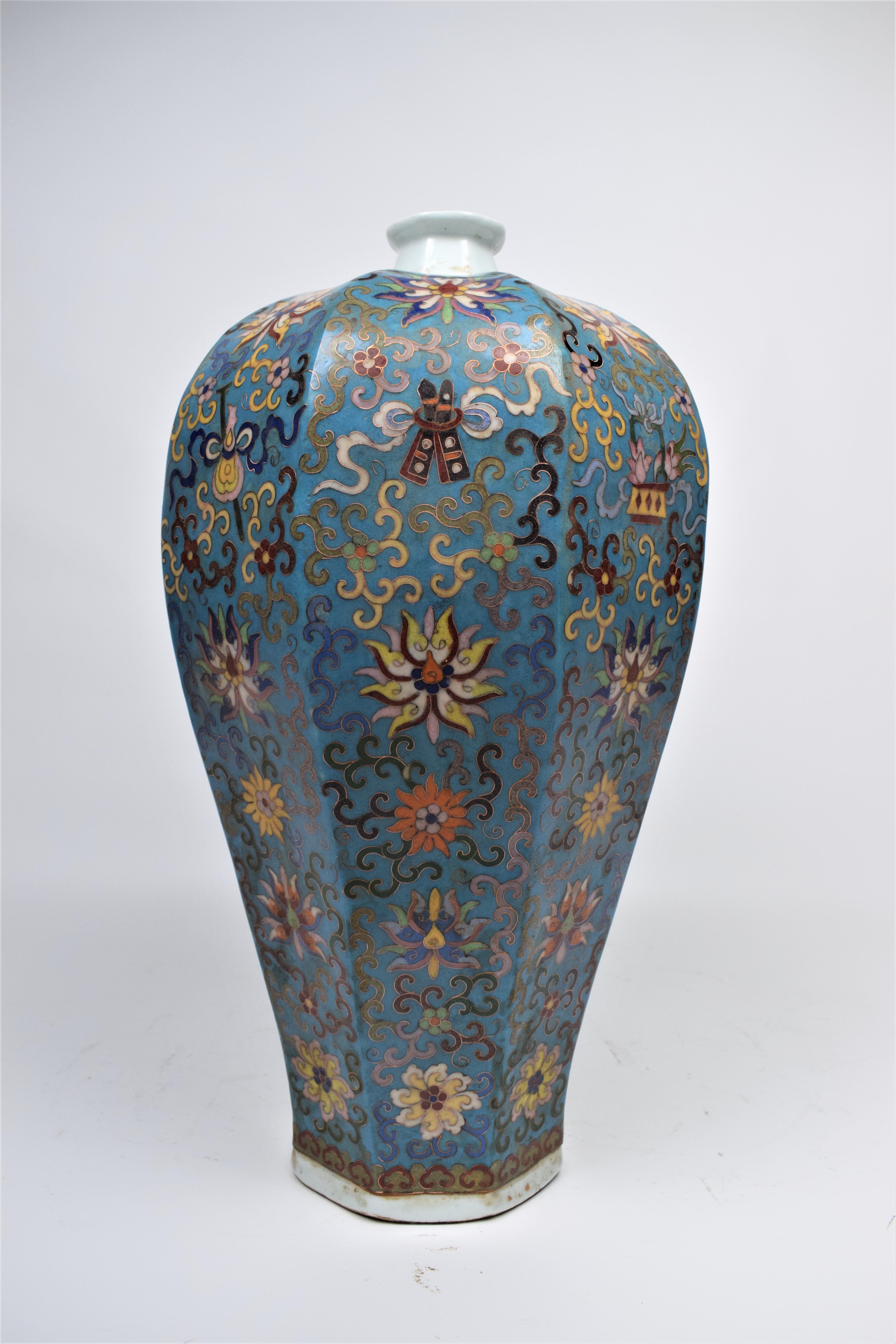 Chinesische große Cloisonné-Emaille-Flaschenvasen Späte Qing-Dynastie, 19. (Keramik) im Angebot