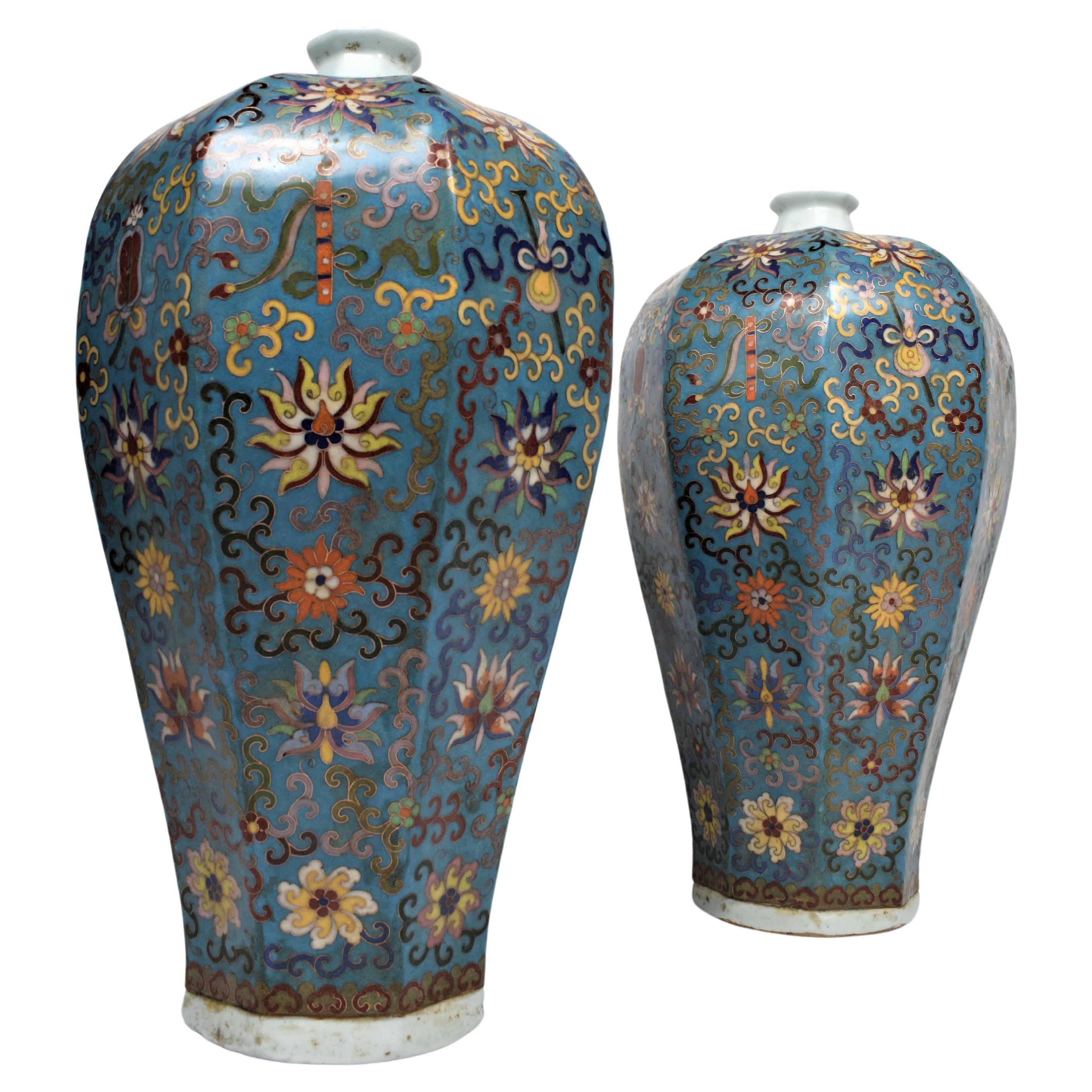 Grands vases à bouteille en émail cloisonné de la fin de la dynastie Qing, 19e siècle