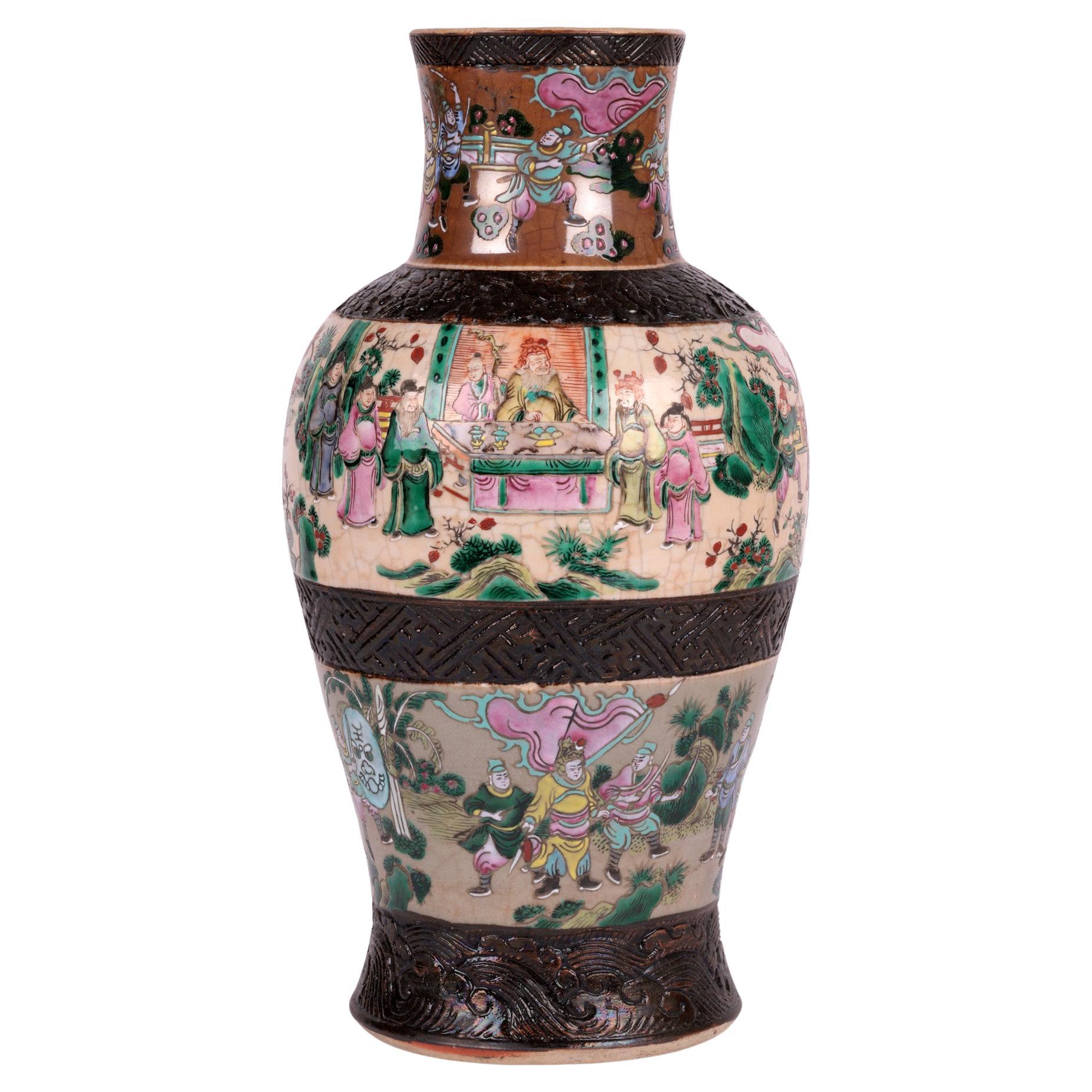 Grand vase chinois peint en craquel Ware Famille Rose en vente