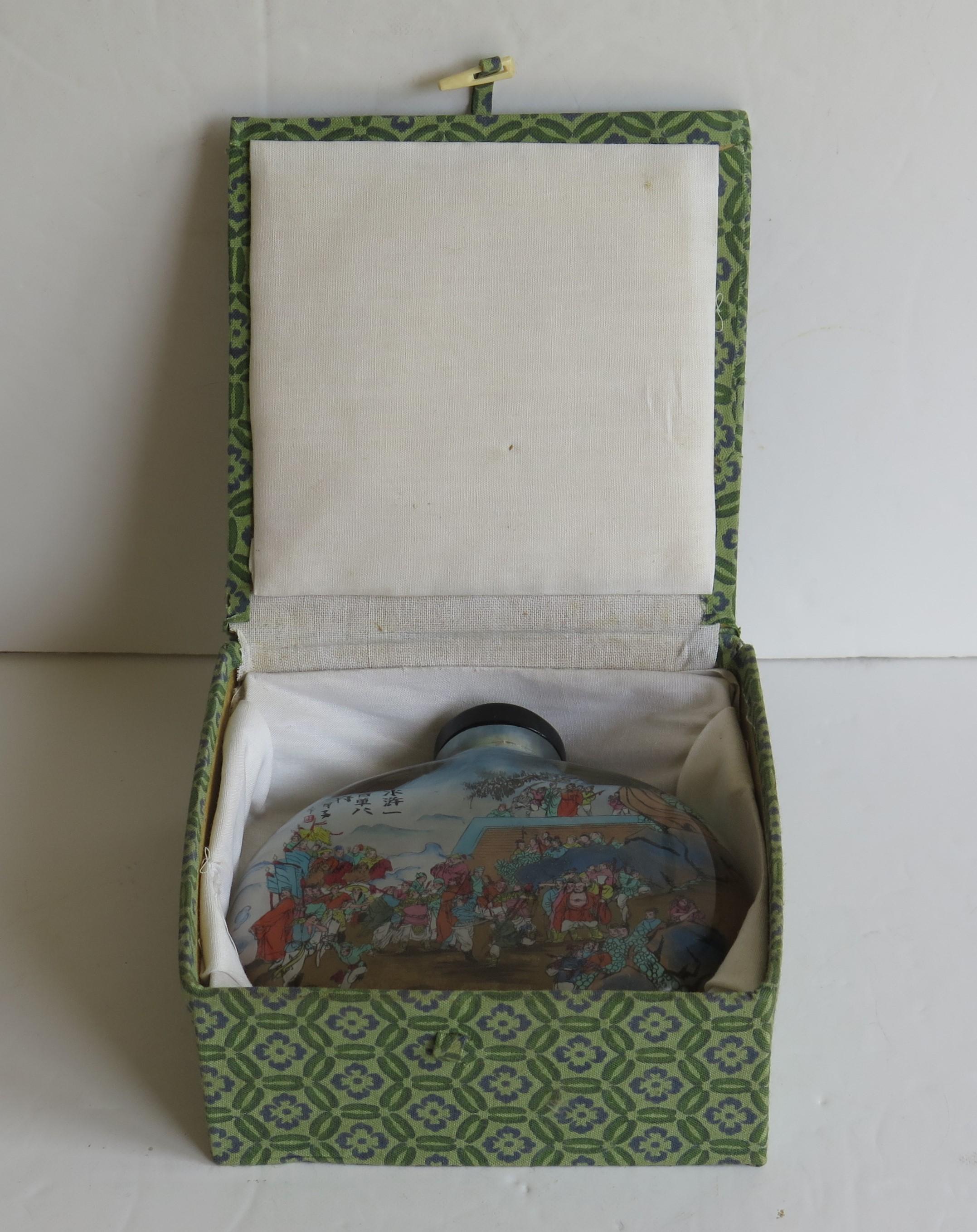 Chinese Large Glass Snuff Bottle Inside Painted Spoon Top with Box, Mid 20th C For Sale 12