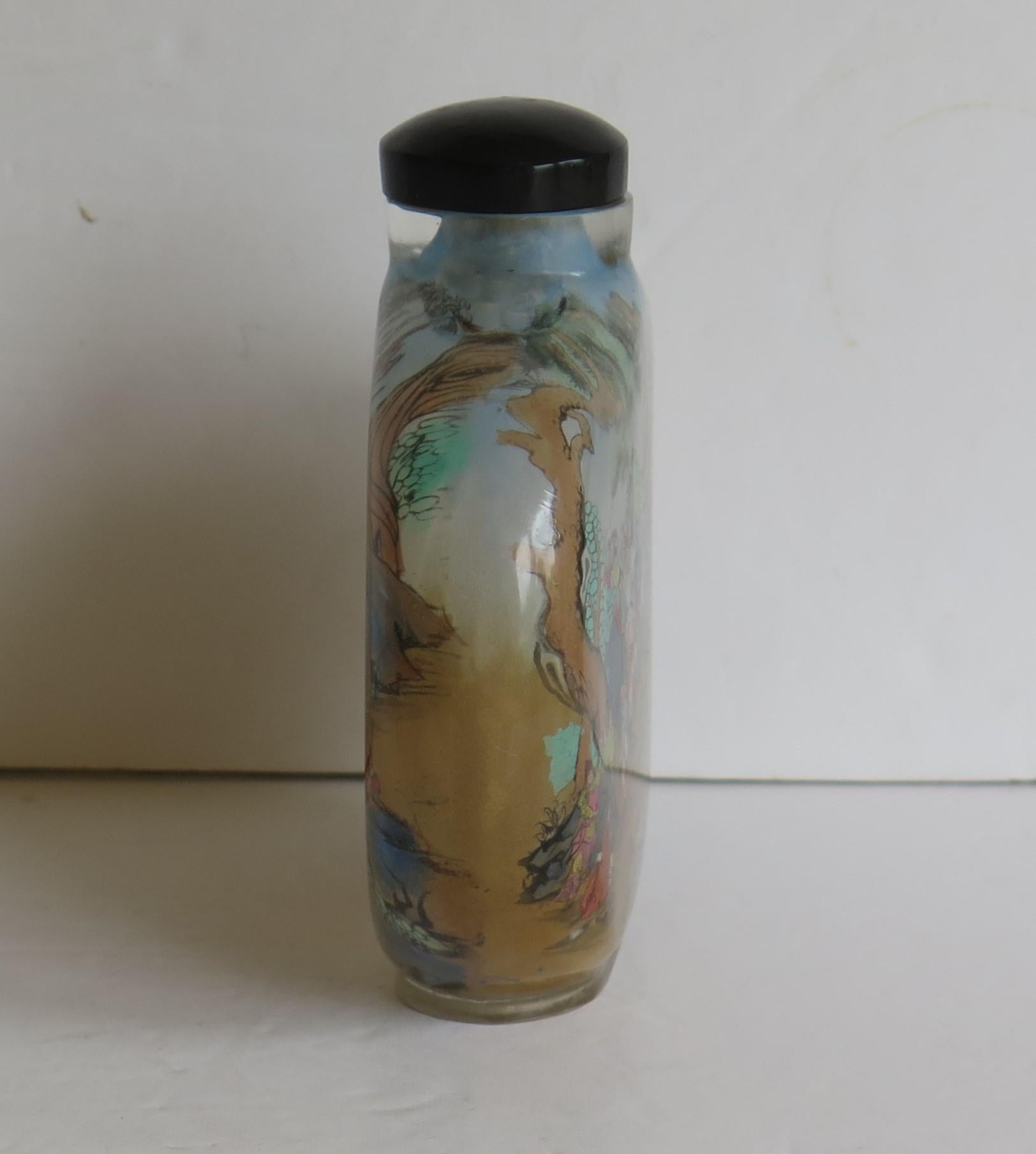 Chinesische große Schnupftabakflasche aus Glas, innen bemalt, Löffel oben mit Schachtel, Mitte des 20. Jahrhunderts im Angebot 3
