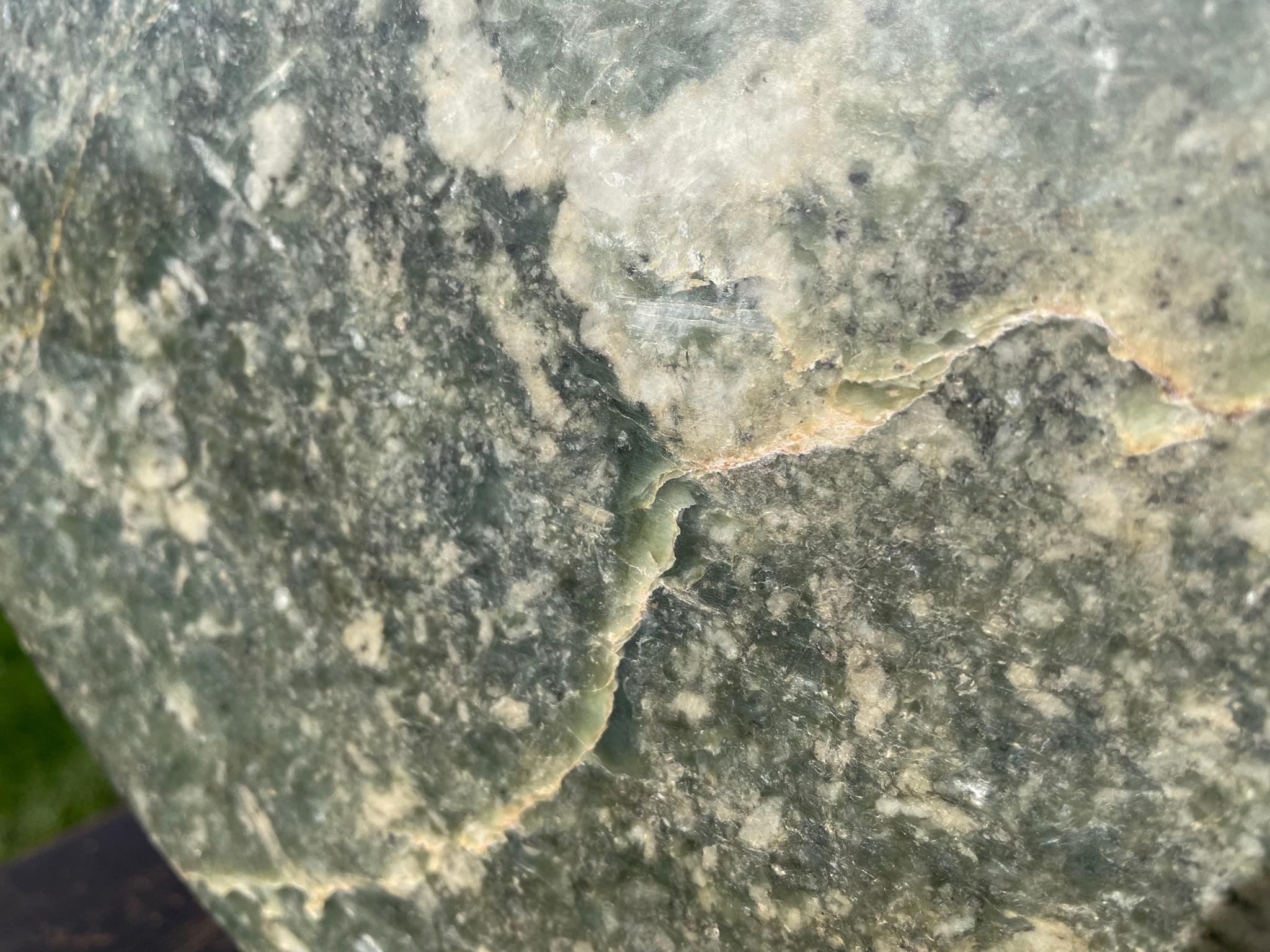 Jade Grand disque bi en jade rond sculpté à la main, dynastie Qing en vente