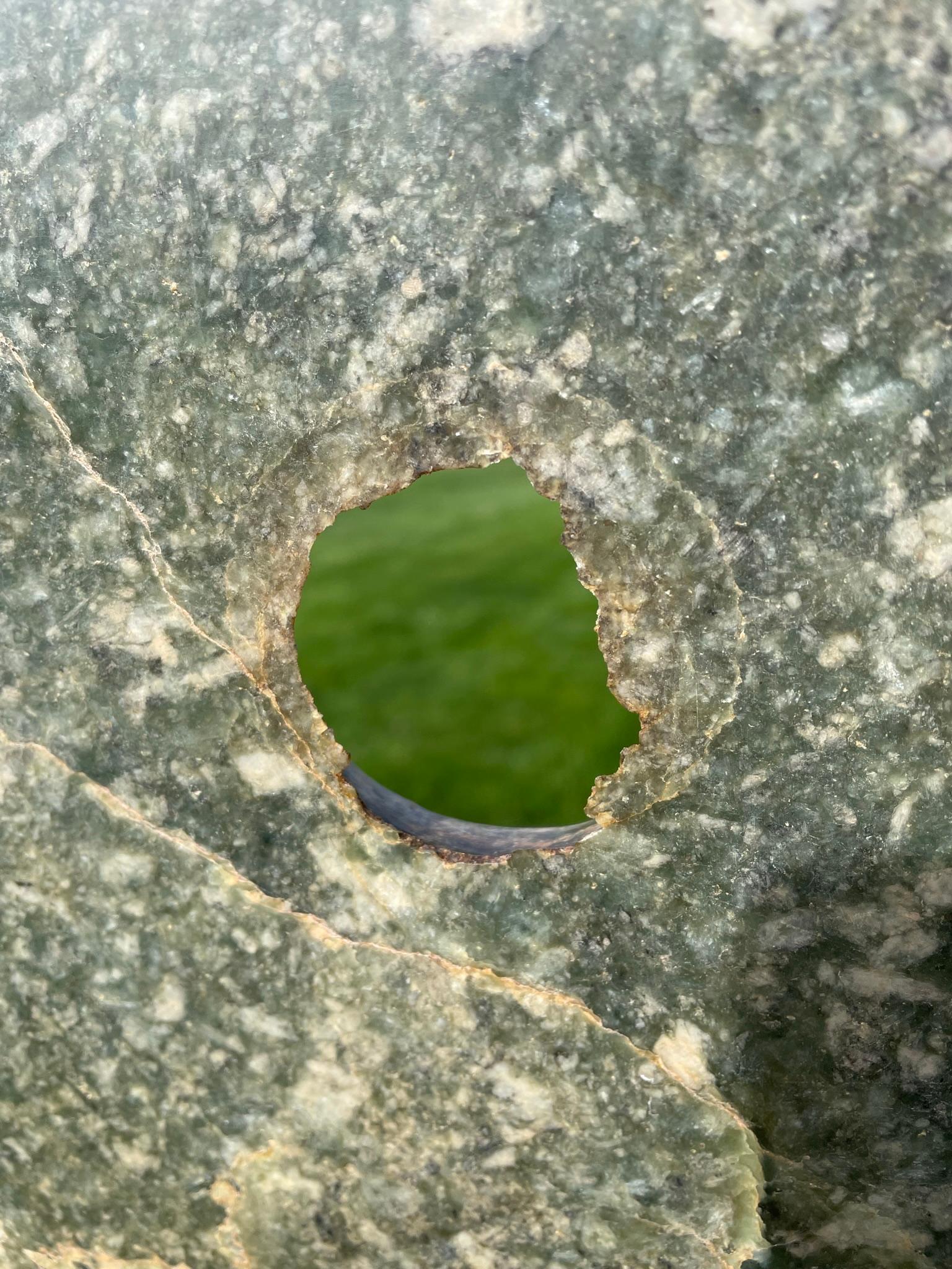 Grand disque bi en jade rond sculpté à la main, dynastie Qing en vente 2