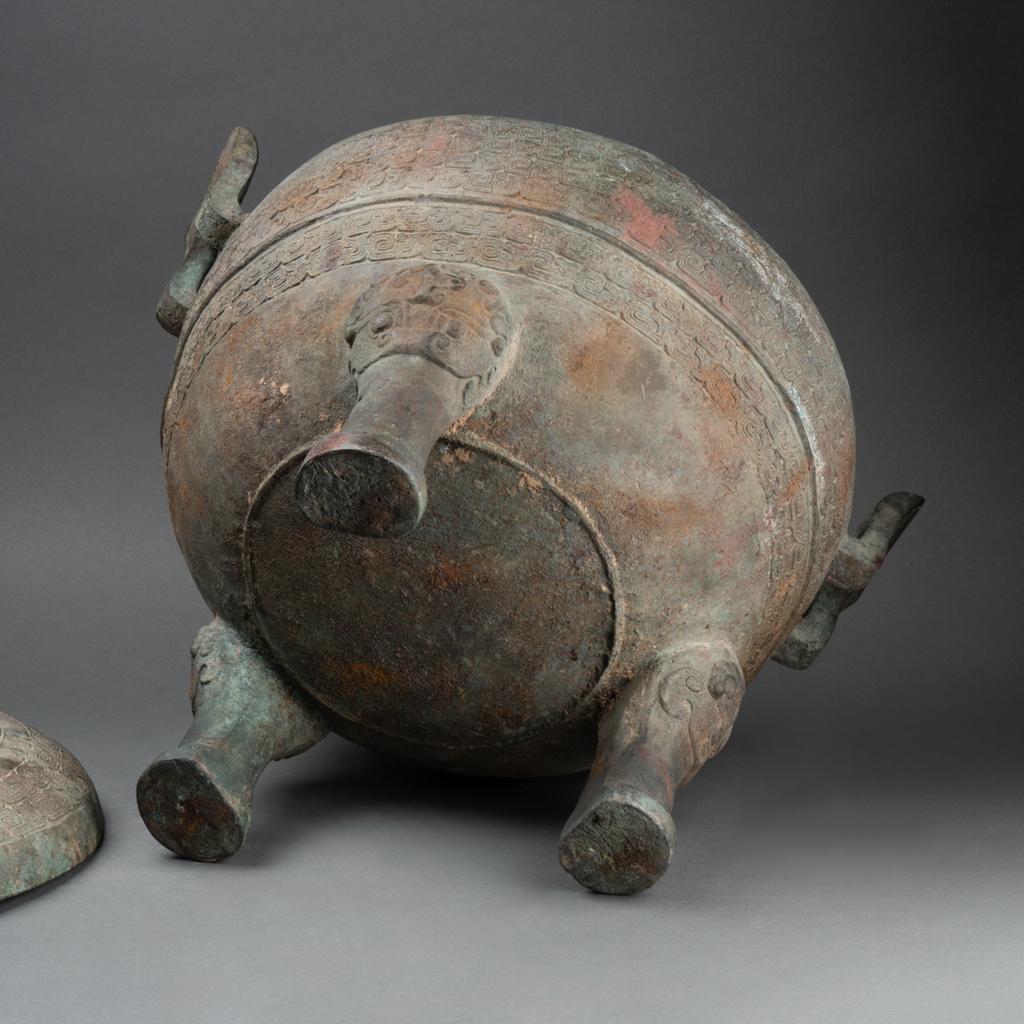 Large chinese ancient incense bowl made of patinated

Period : End of XIXth century, beginning XXth

Dimensions : Diameter 40 wx Height 33 cm

Fair conditions