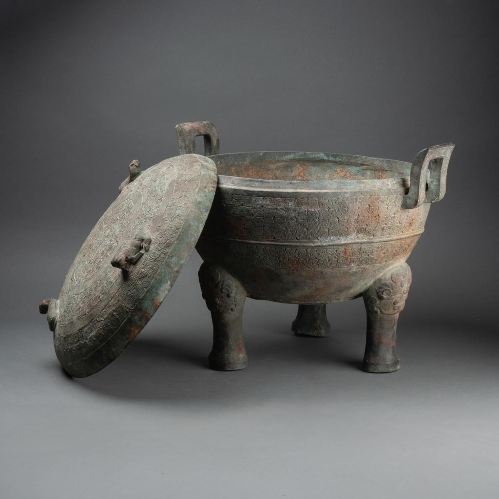 Archaistic Chinese large incense bowl For Sale