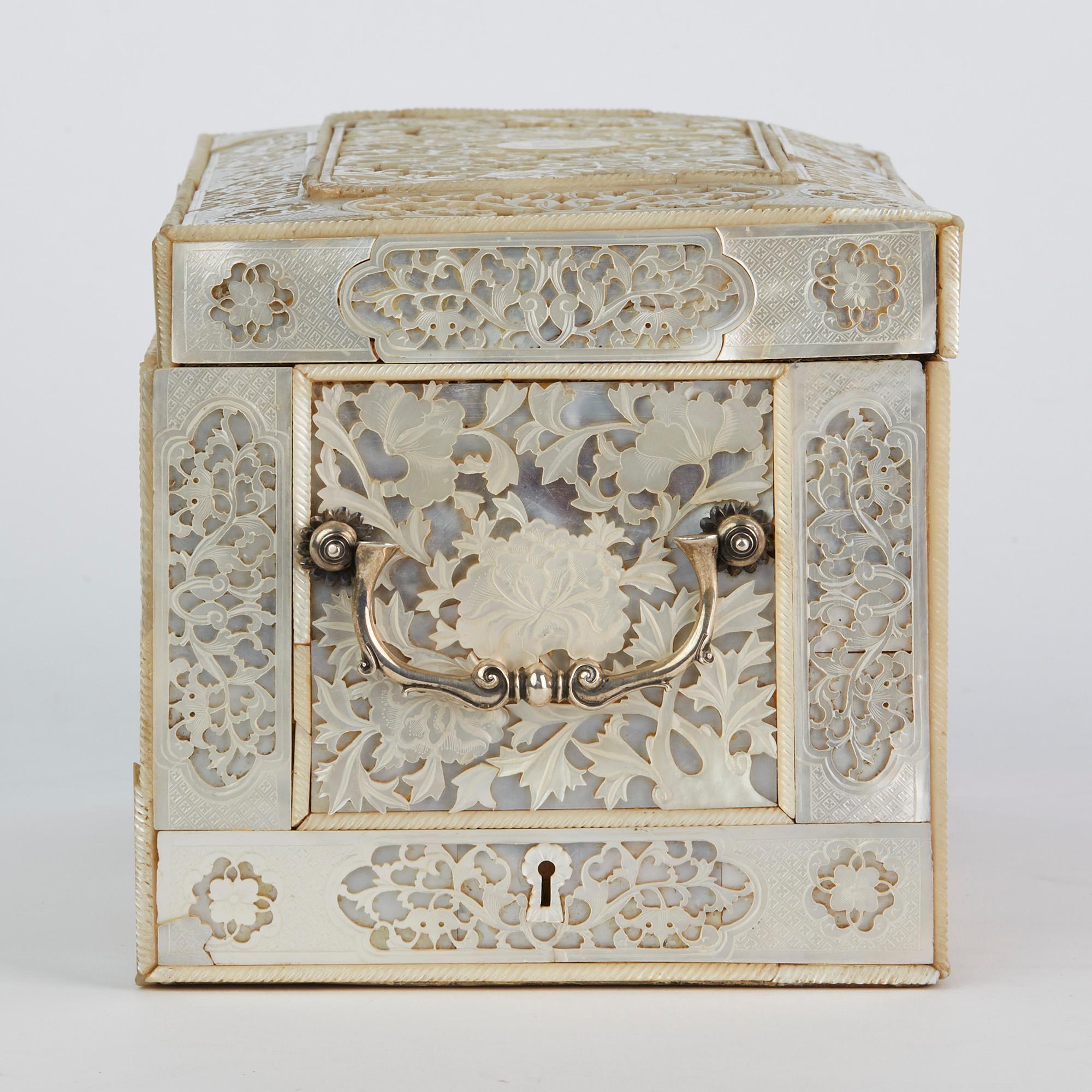 Chinese Large Mother of Pearl Mounted Armorial Tea Caddy for MacPherson For Sale 5