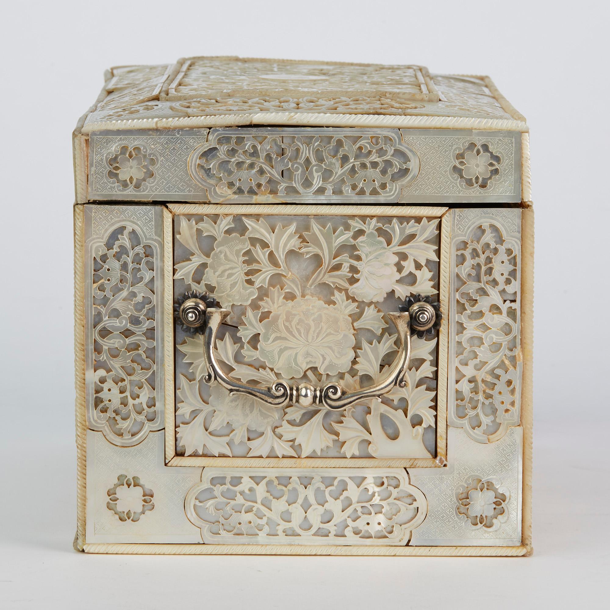 Chinese Large Mother of Pearl Mounted Armorial Tea Caddy for MacPherson For Sale 7