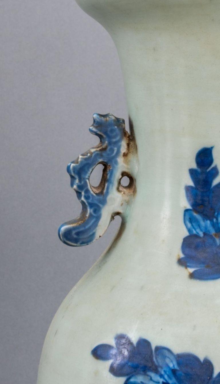 Porcelaine Grande lampe vase à balustre en porcelaine chinoise montée en vente