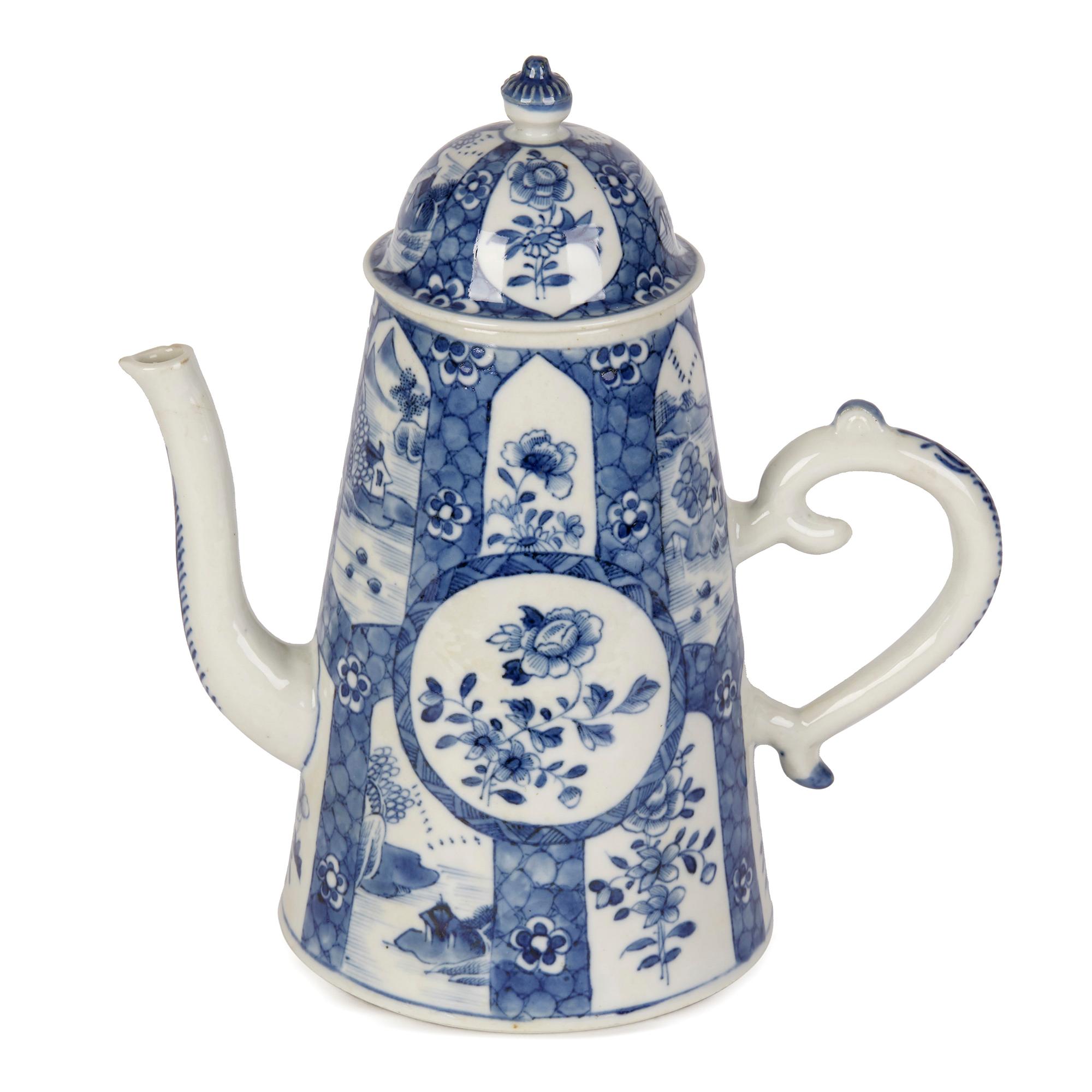 Chinese Large Qianlong Blue and White Porcelain Chocolate Pot, 18th Century For Sale 4