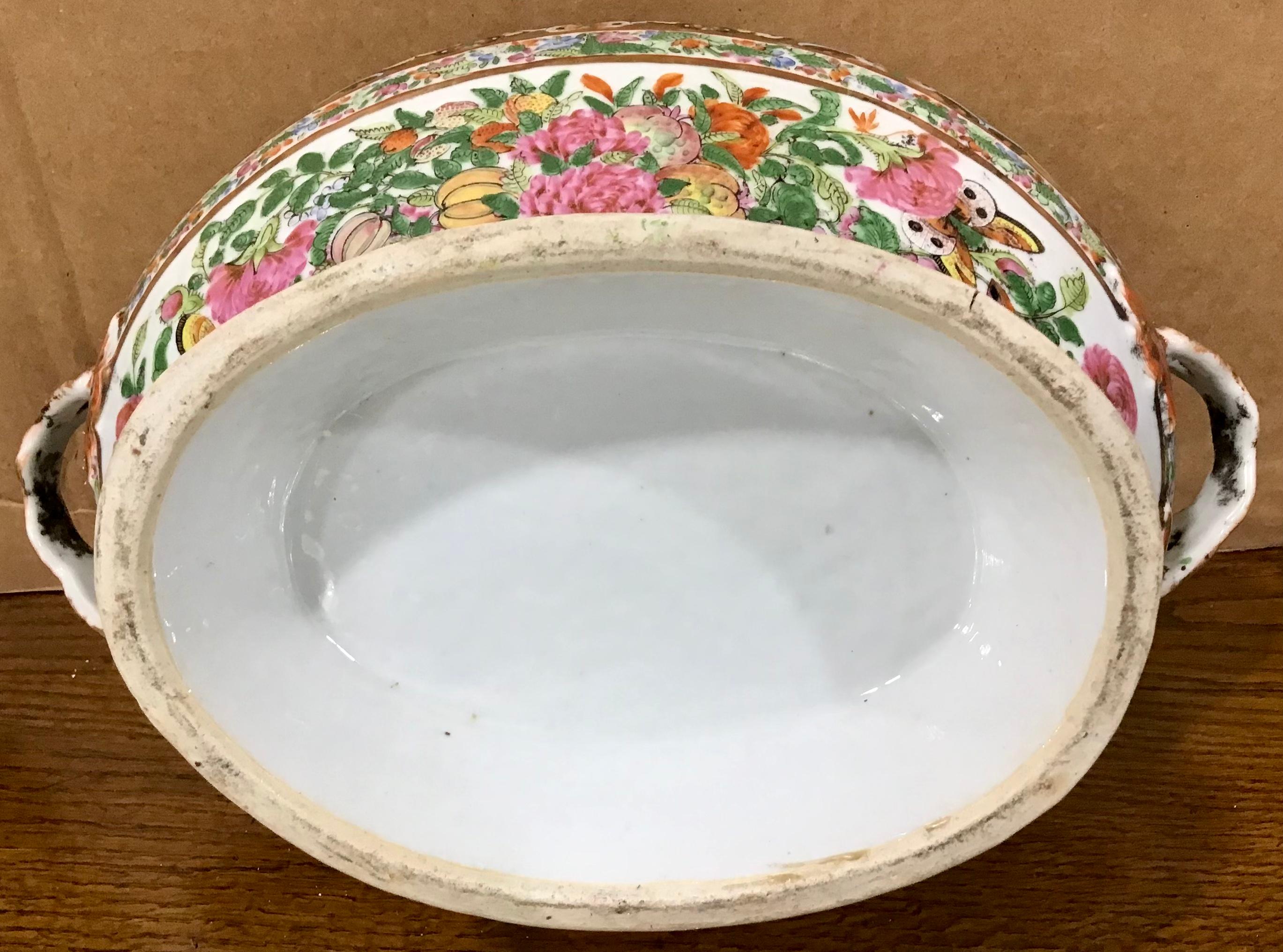 Chinese Large Rose Medallion Tureen In Good Condition In Bradenton, FL