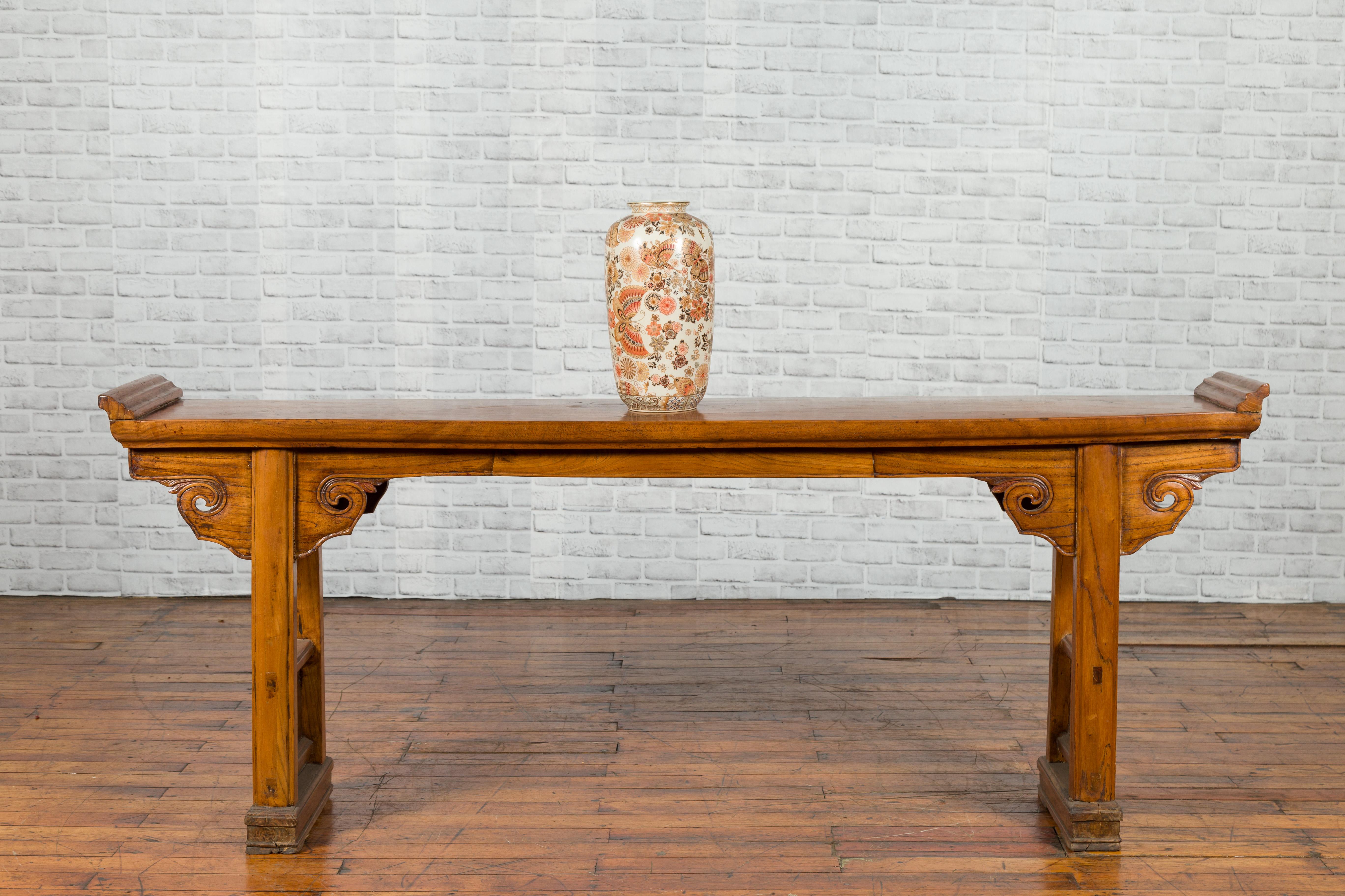 Chinese Late 19th Century Qing Elm Altar Console Table with Cloud Spandrels In Good Condition In Yonkers, NY