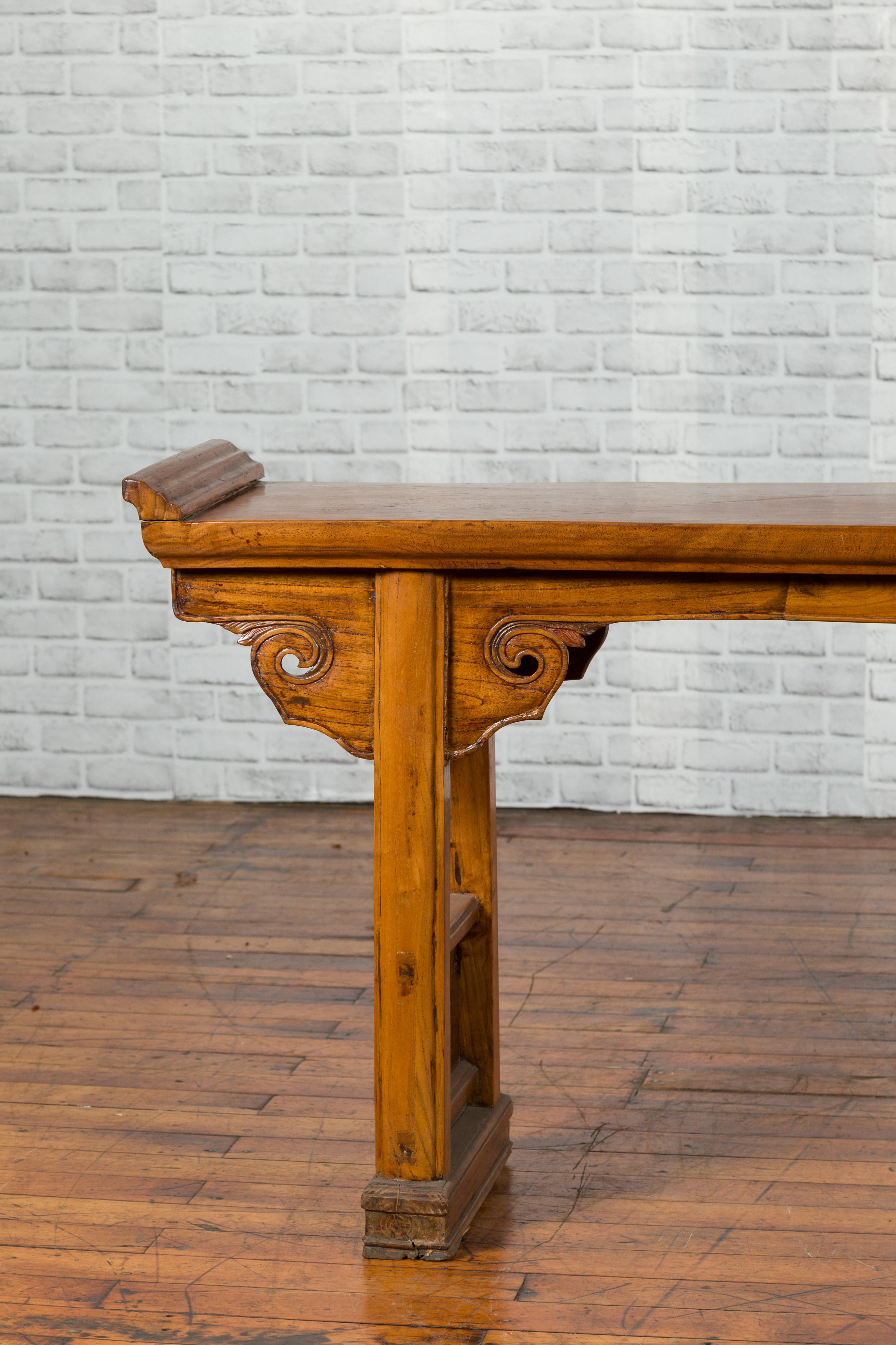 Chinese Late 19th Century Qing Elm Altar Console Table with Cloud Spandrels 1