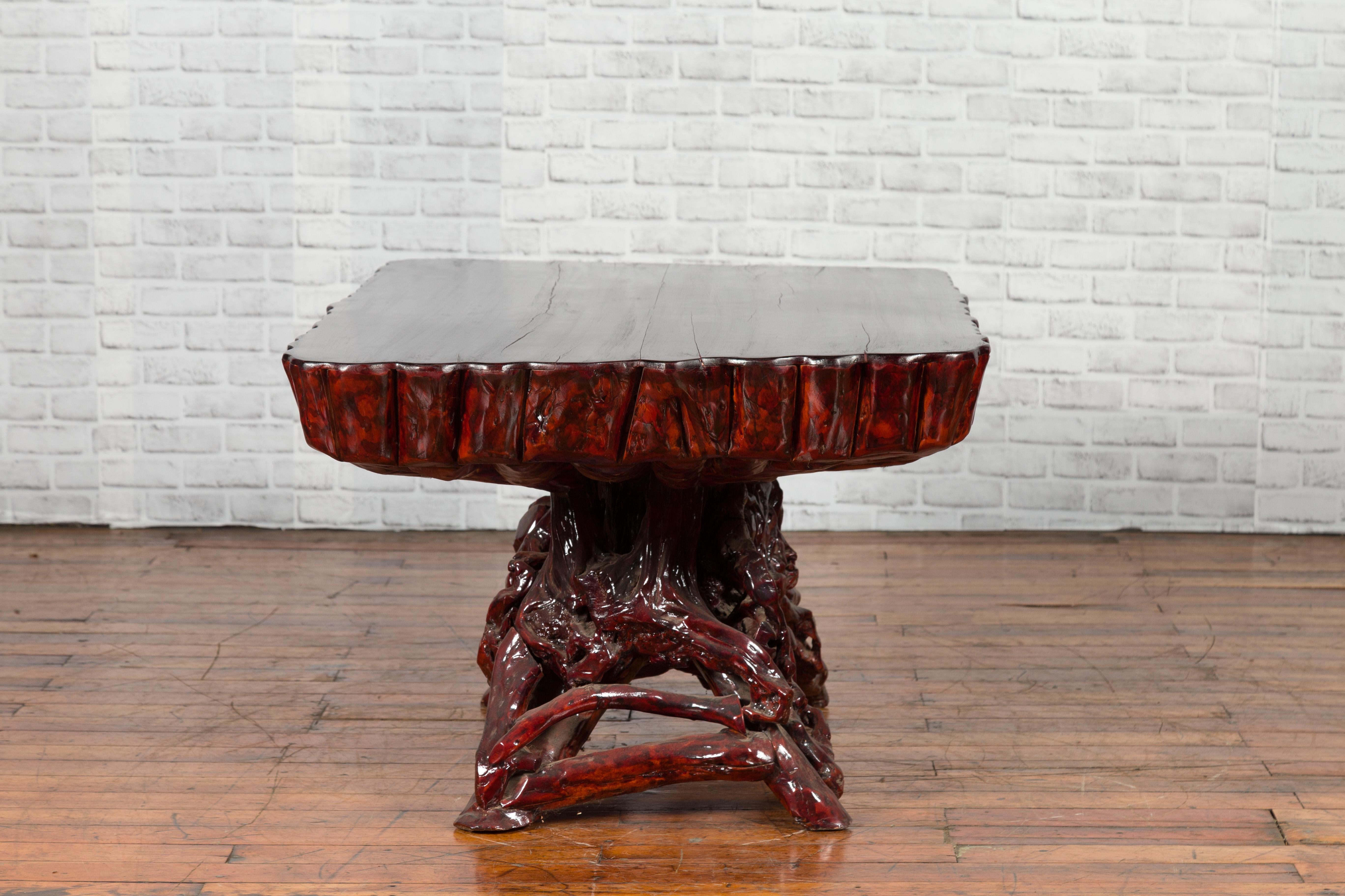 Table basse chinoise de la fin du 20e siècle en bois de racine d' Azalea laqué et sculpté à la main en vente 1