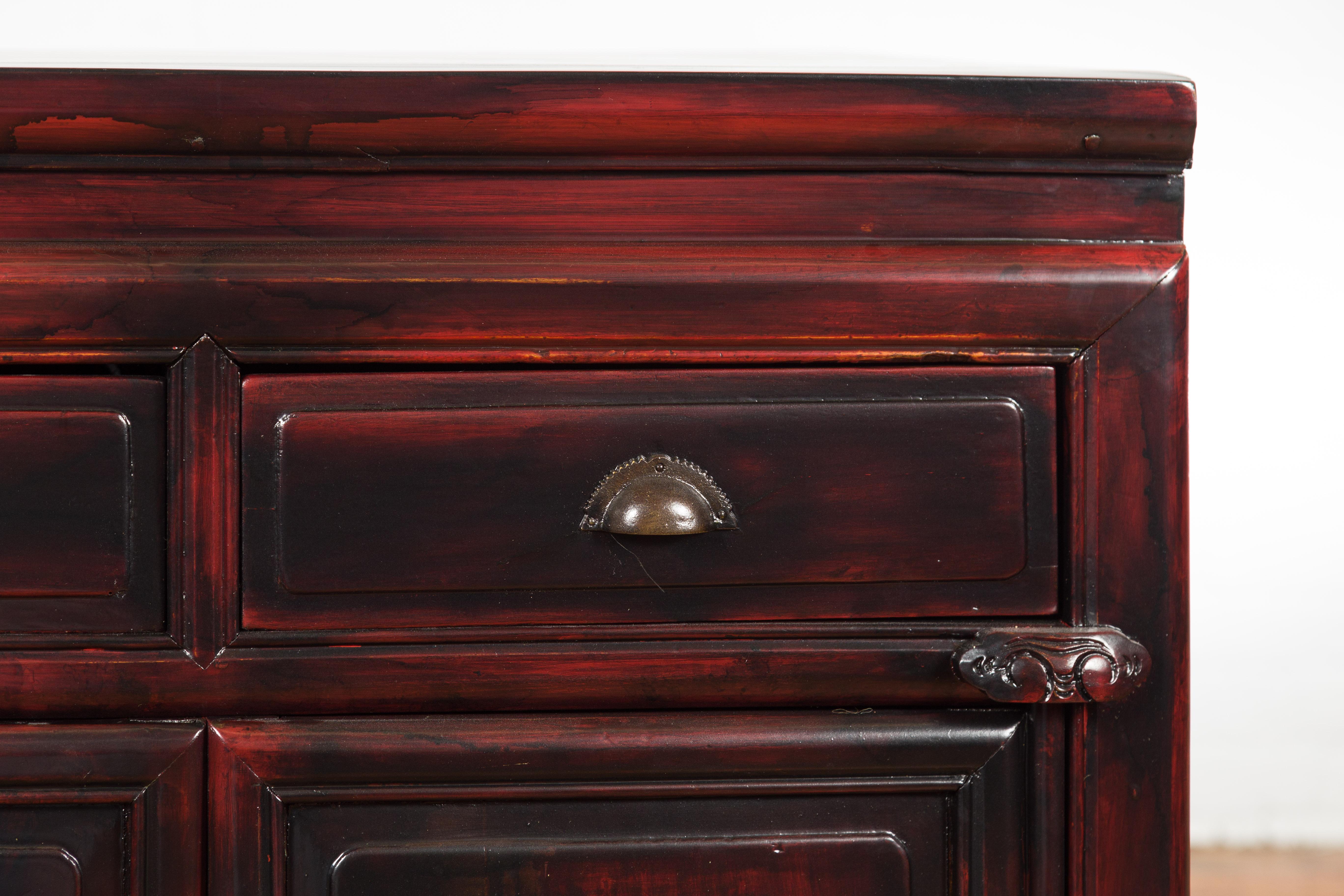 Chinese Late Qing Dynasty 1900s Side Cabinet with Reddish Black Lacquer For Sale 7