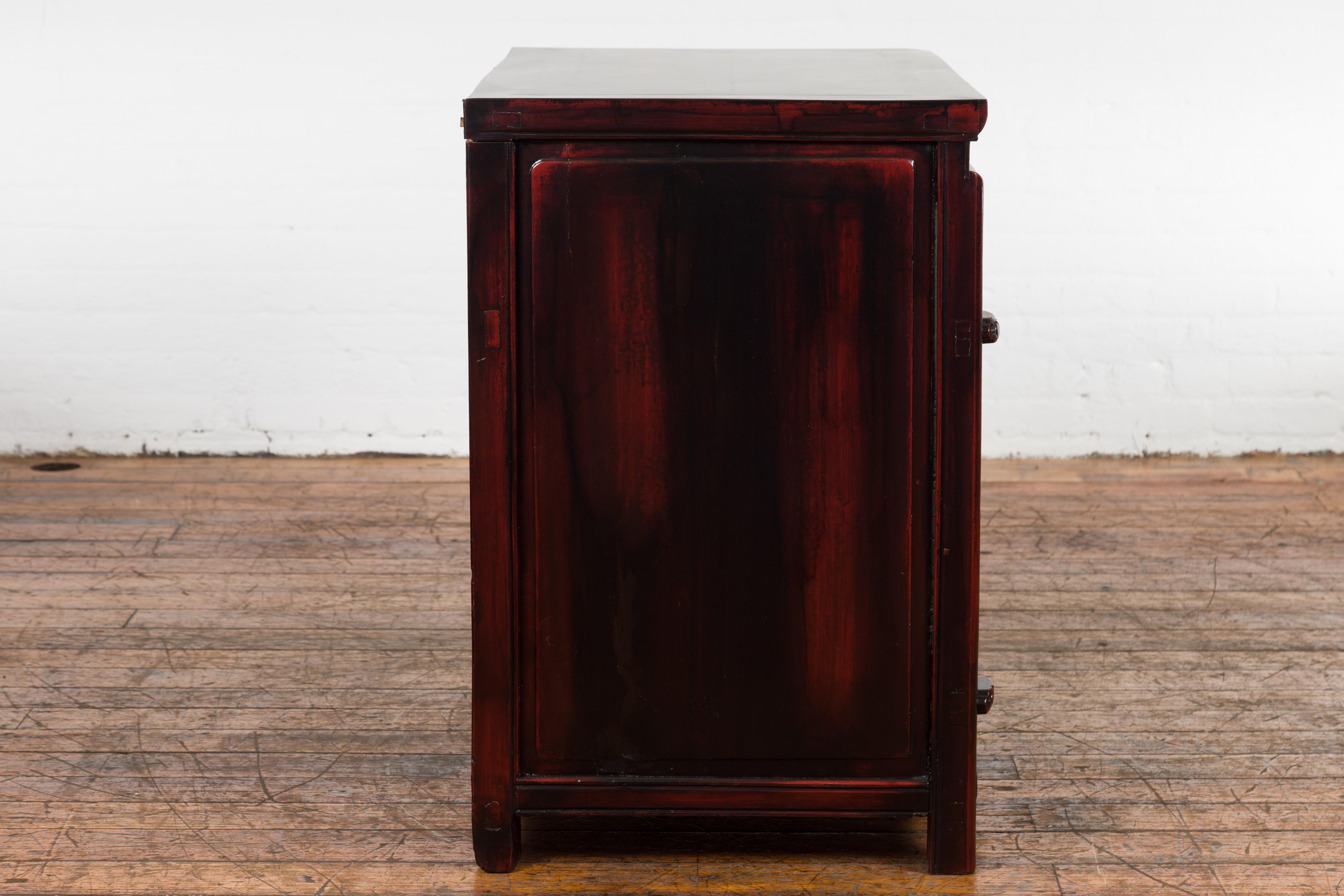 Chinese Late Qing Dynasty 1900s Side Cabinet with Reddish Black Lacquer For Sale 11