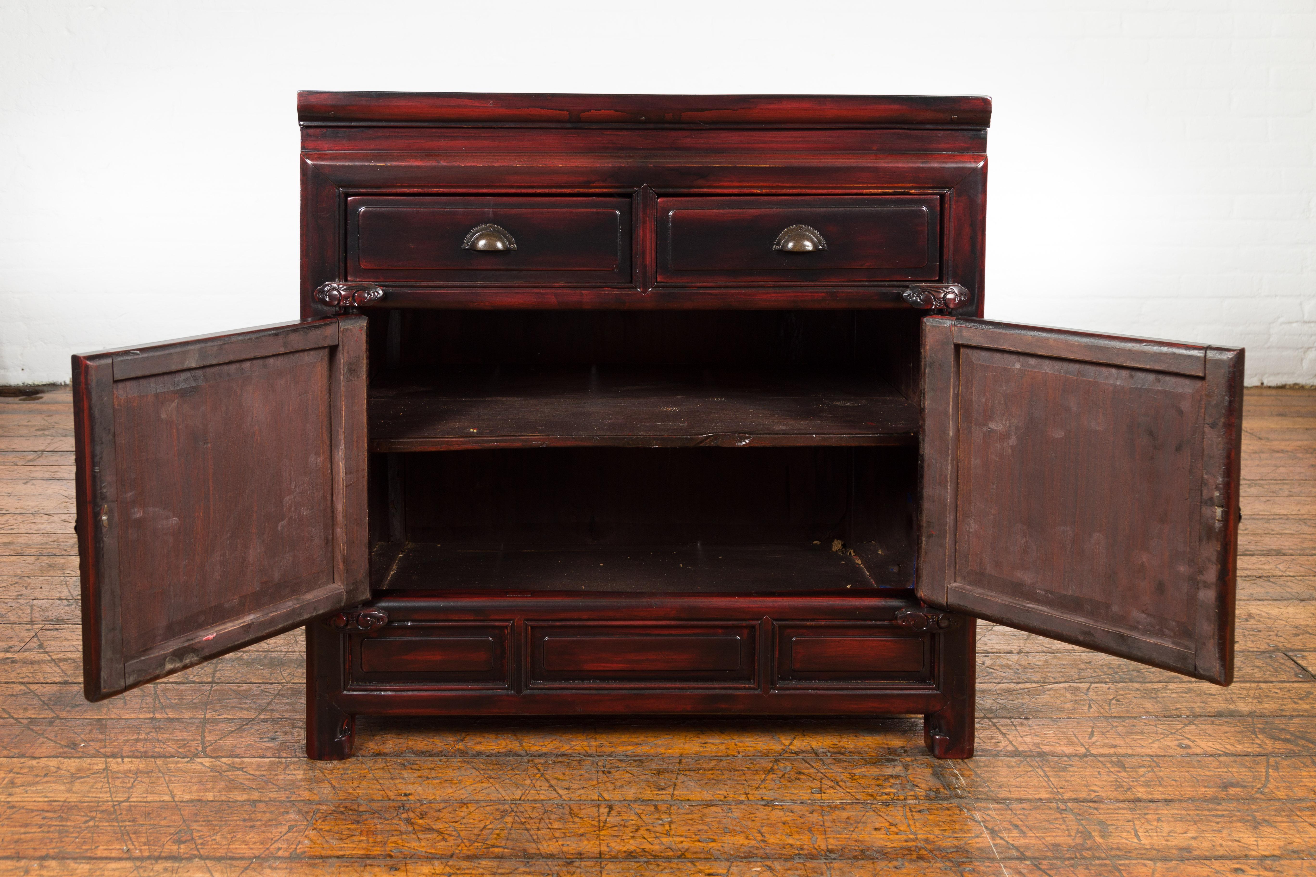 20th Century Chinese Late Qing Dynasty 1900s Side Cabinet with Reddish Black Lacquer For Sale
