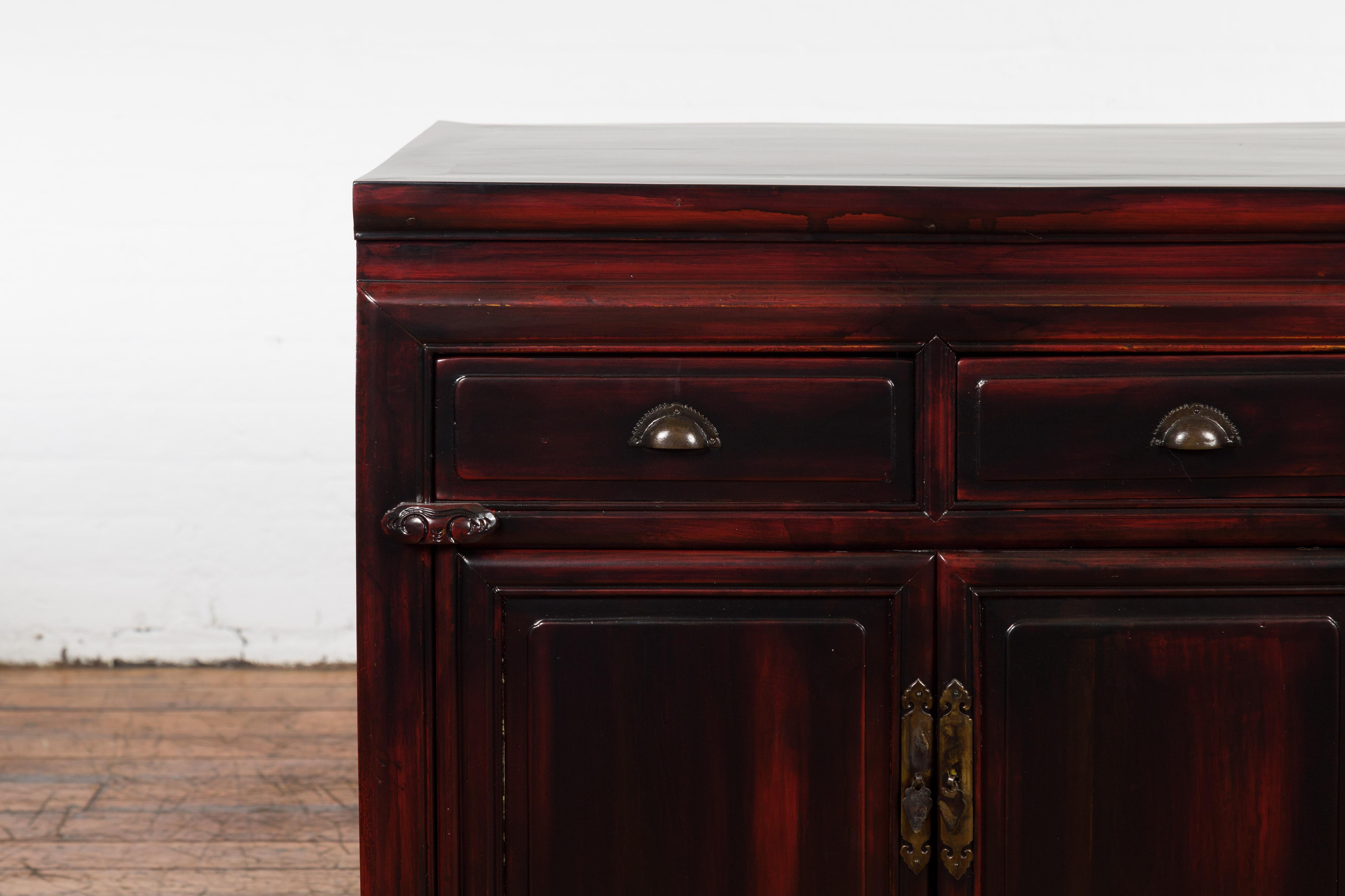 Chinese Late Qing Dynasty 1900s Side Cabinet with Reddish Black Lacquer For Sale 2