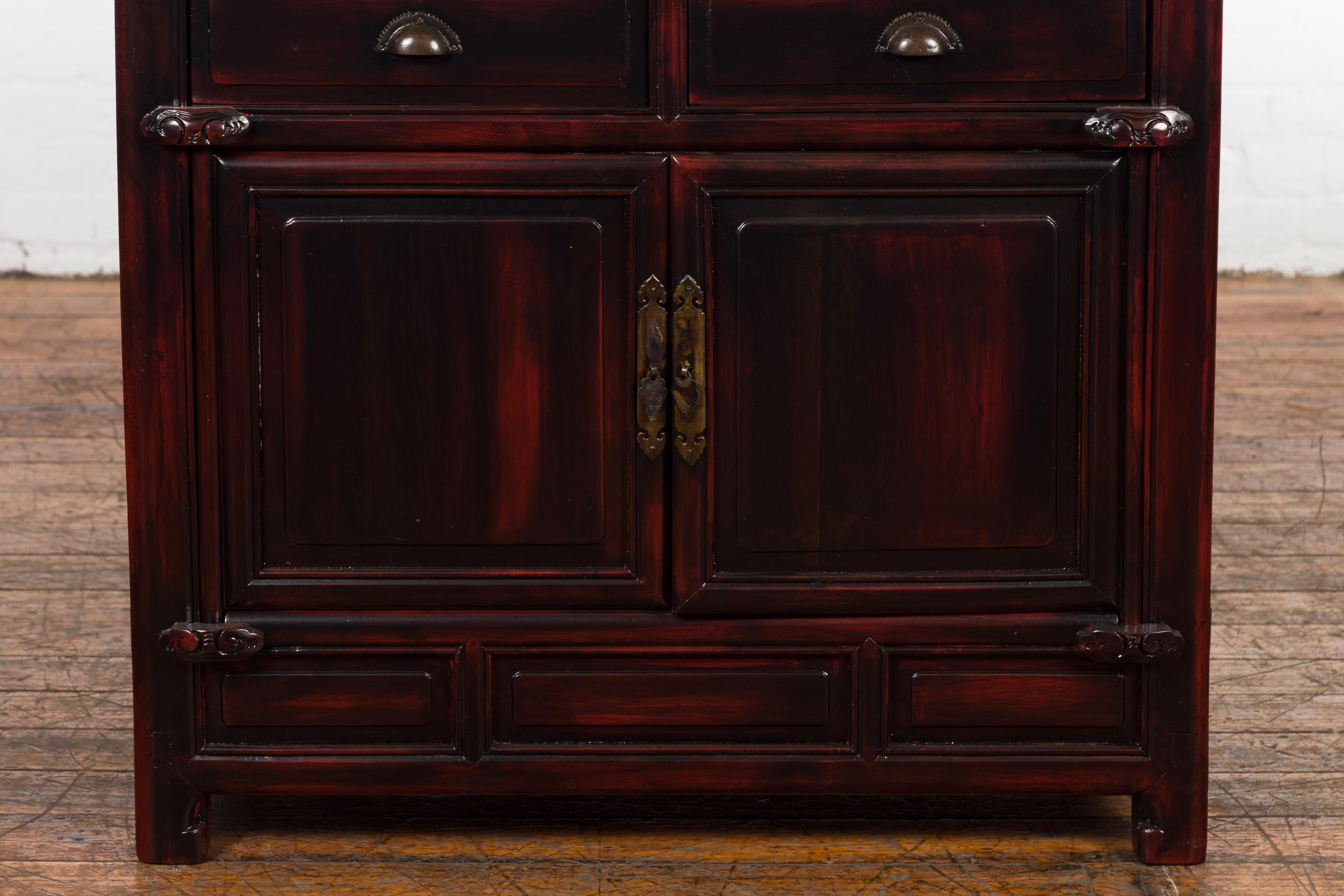 Chinese Late Qing Dynasty 1900s Side Cabinet with Reddish Black Lacquer For Sale 3