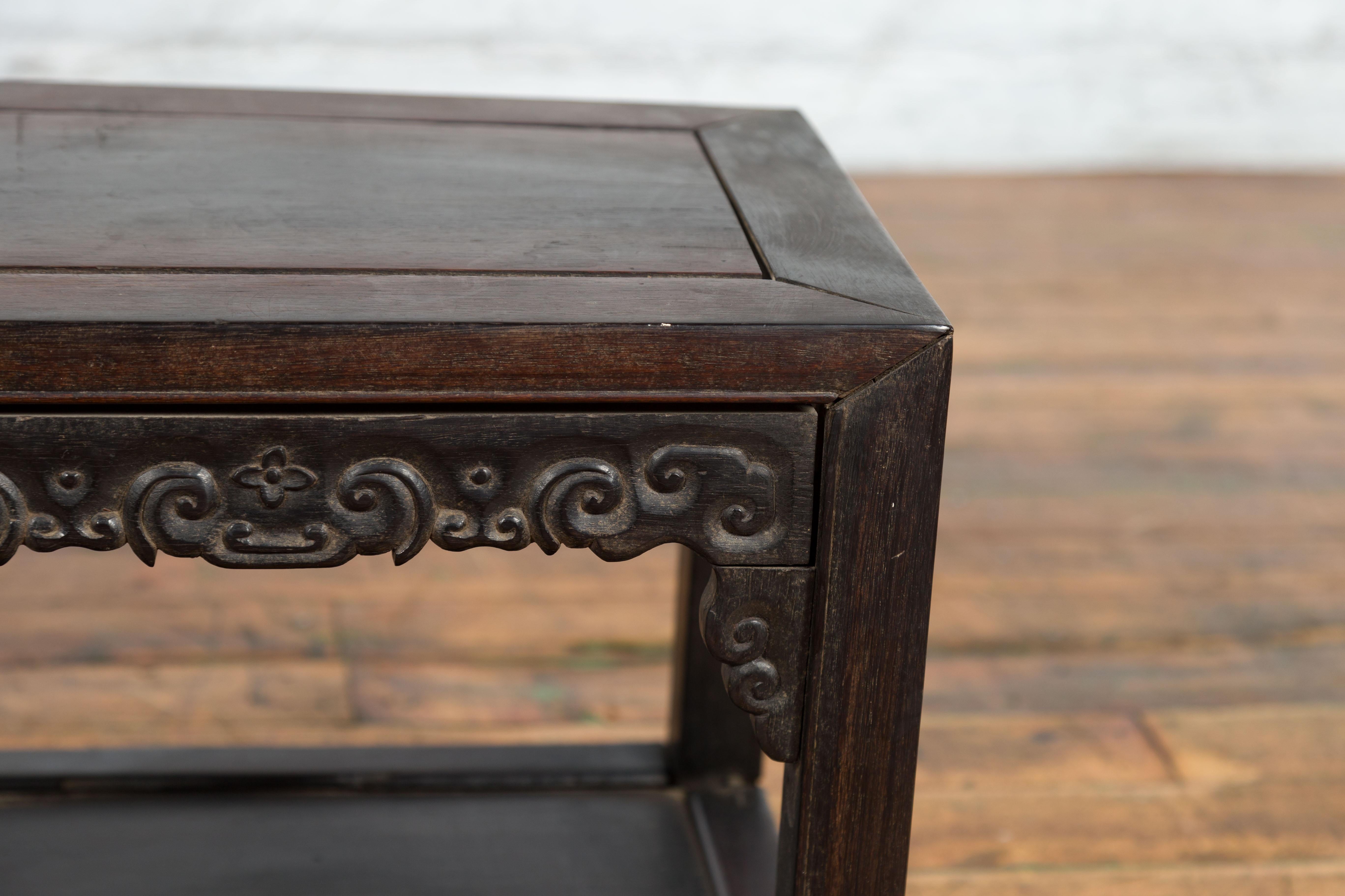 Late Qing Dynasty 1900s Stool with Cloud-Carved Apron and Lower Shelf For Sale 8