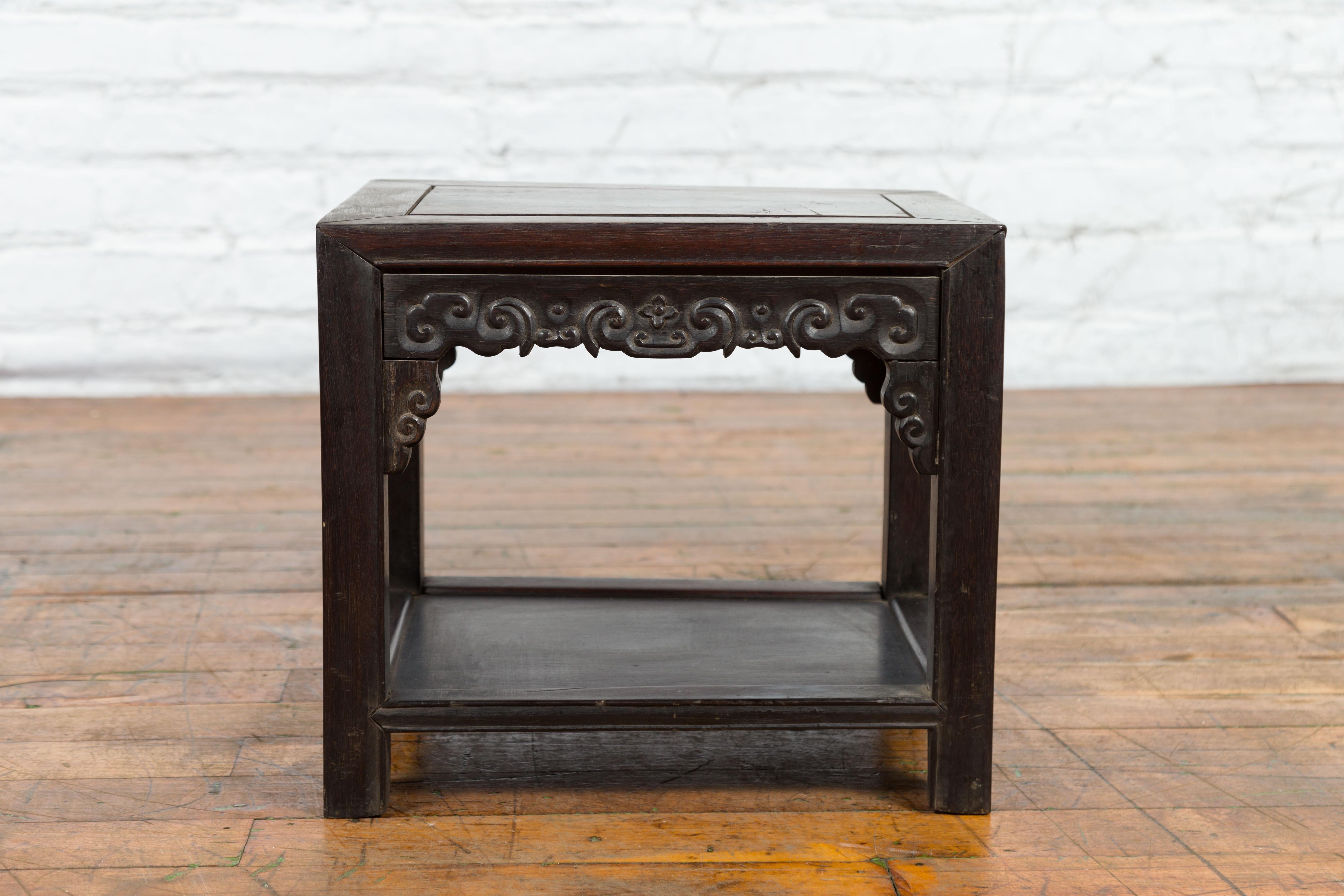 Late Qing Dynasty 1900s Stool with Cloud-Carved Apron and Lower Shelf For Sale 11