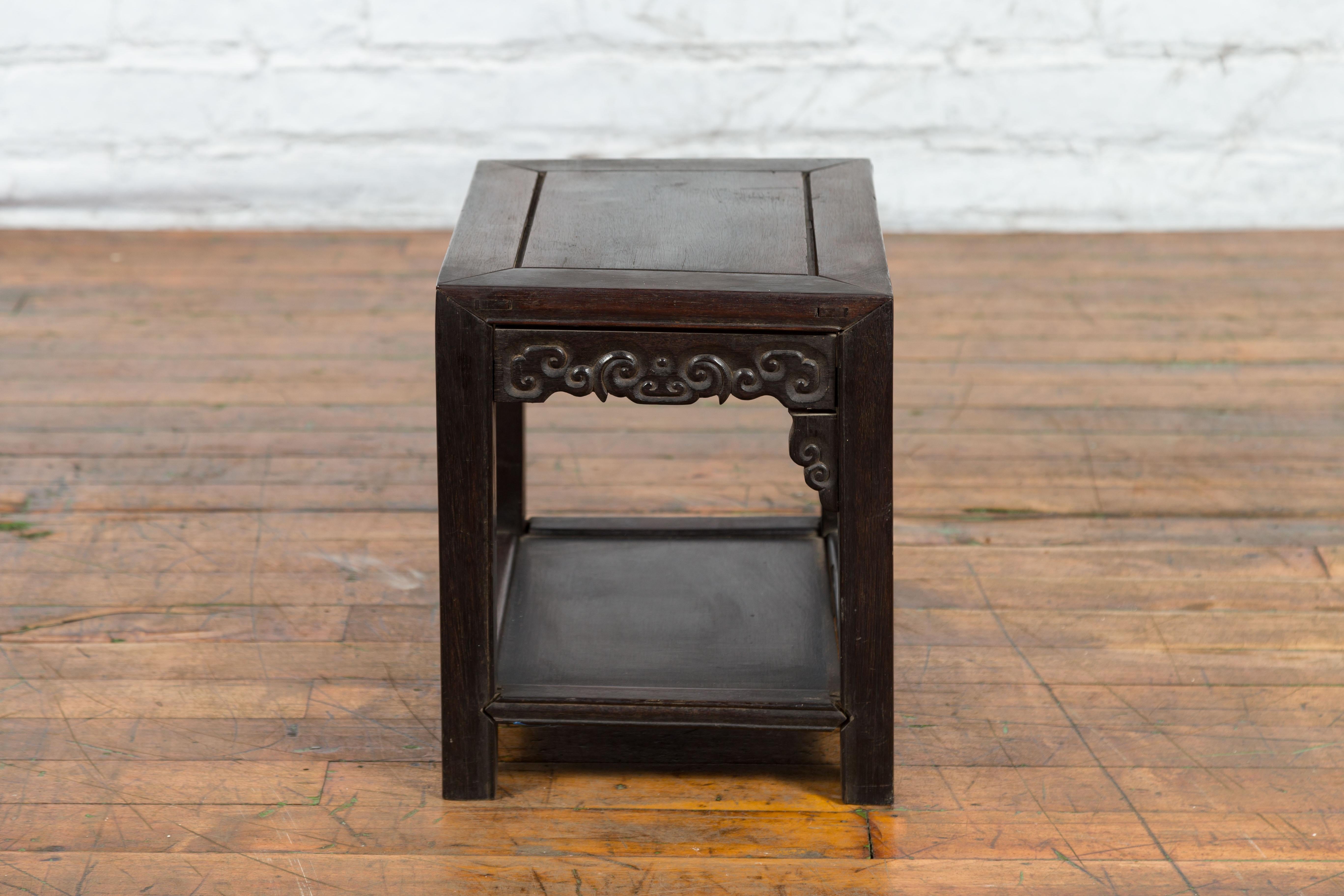 Chinese Late Qing Dynasty 1900s Stool with Cloud-Carved Apron and Lower Shelf For Sale 14