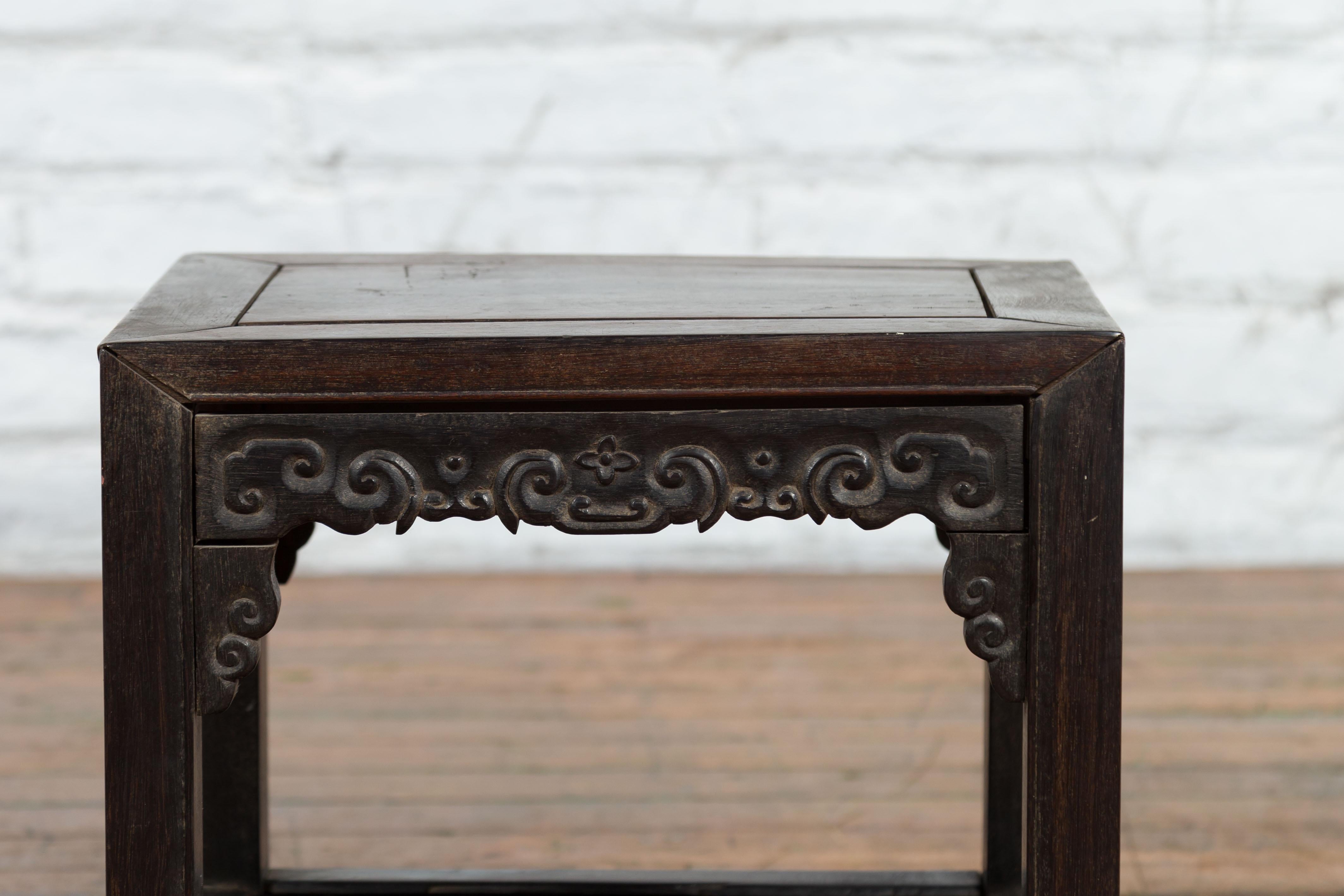 Late Qing Dynasty 1900s Stool with Cloud-Carved Apron and Lower Shelf For Sale 2