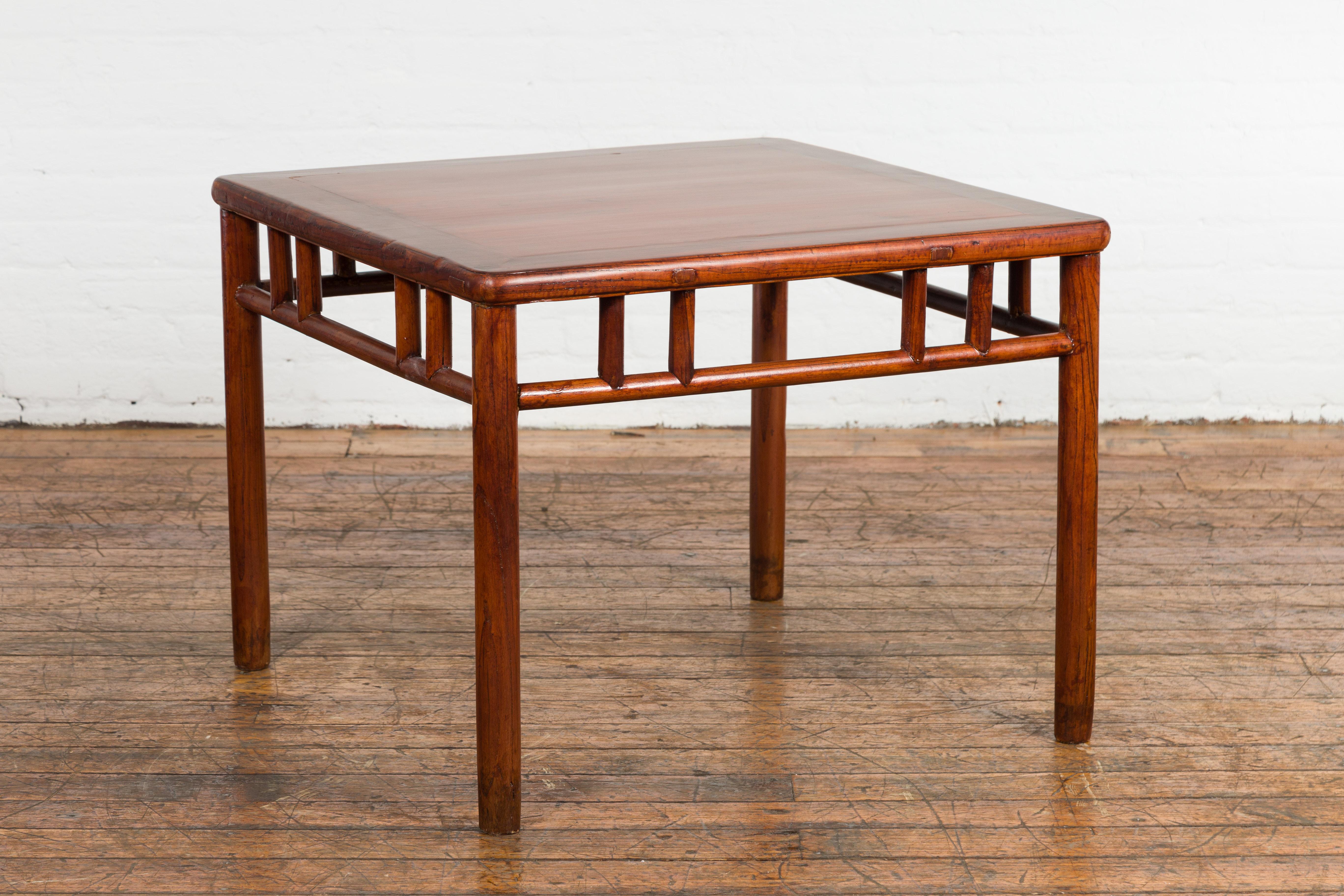 Late Qing Dynasty 1900s Table with Open Apron and Pillar Strut Motifs For Sale 4