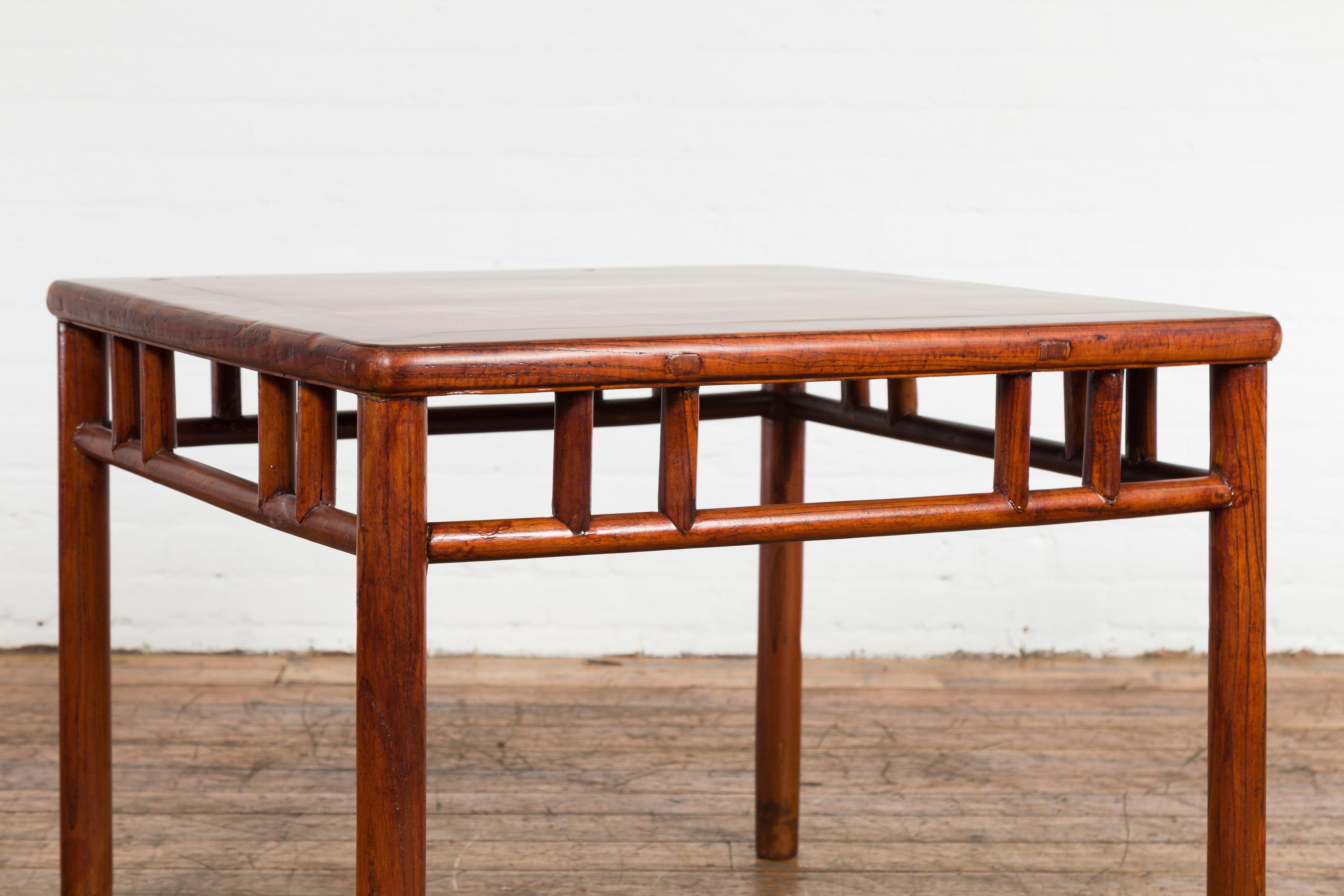 Late Qing Dynasty 1900s Table with Open Apron and Pillar Strut Motifs For Sale 5