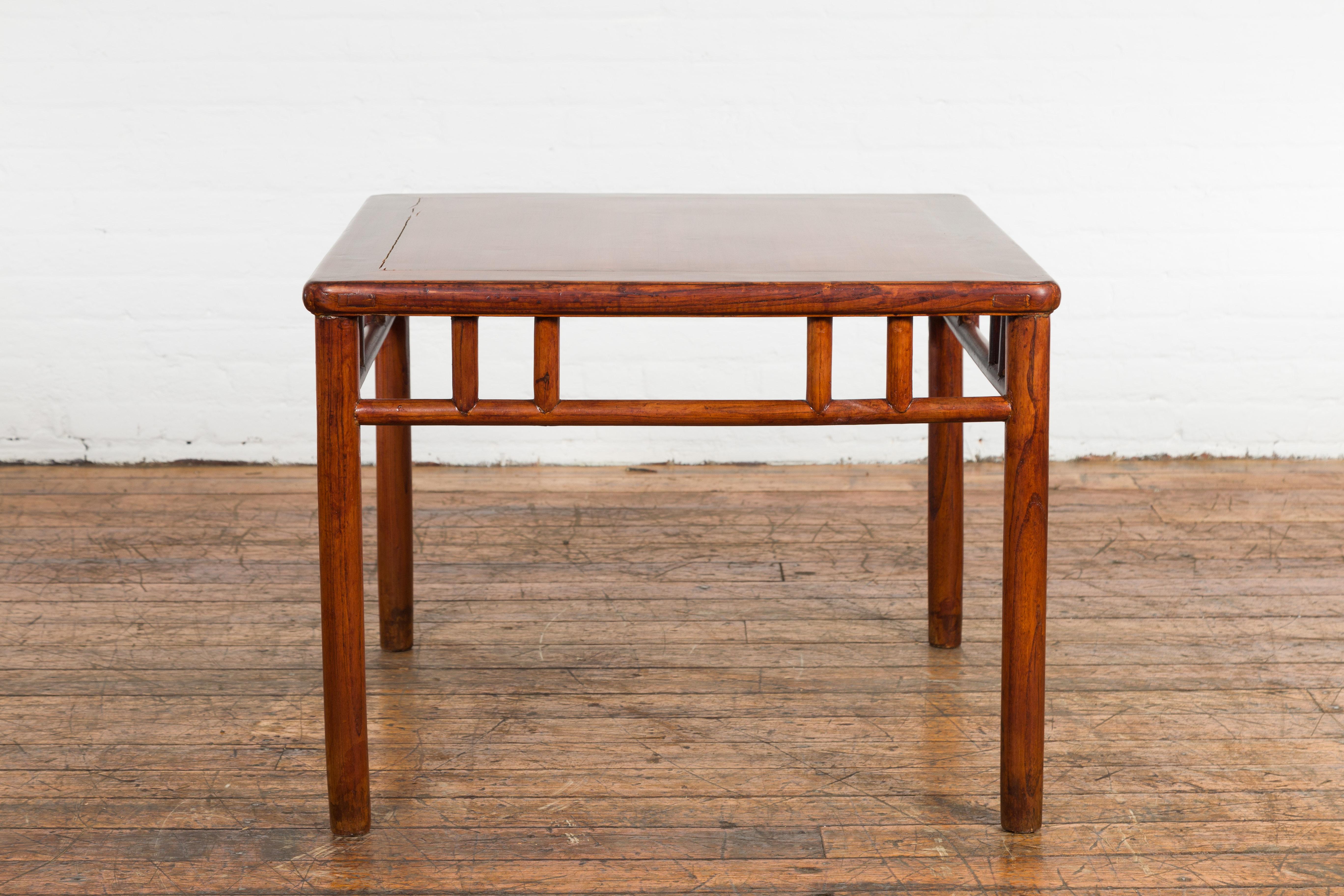 Late Qing Dynasty 1900s Table with Open Apron and Pillar Strut Motifs For Sale 6