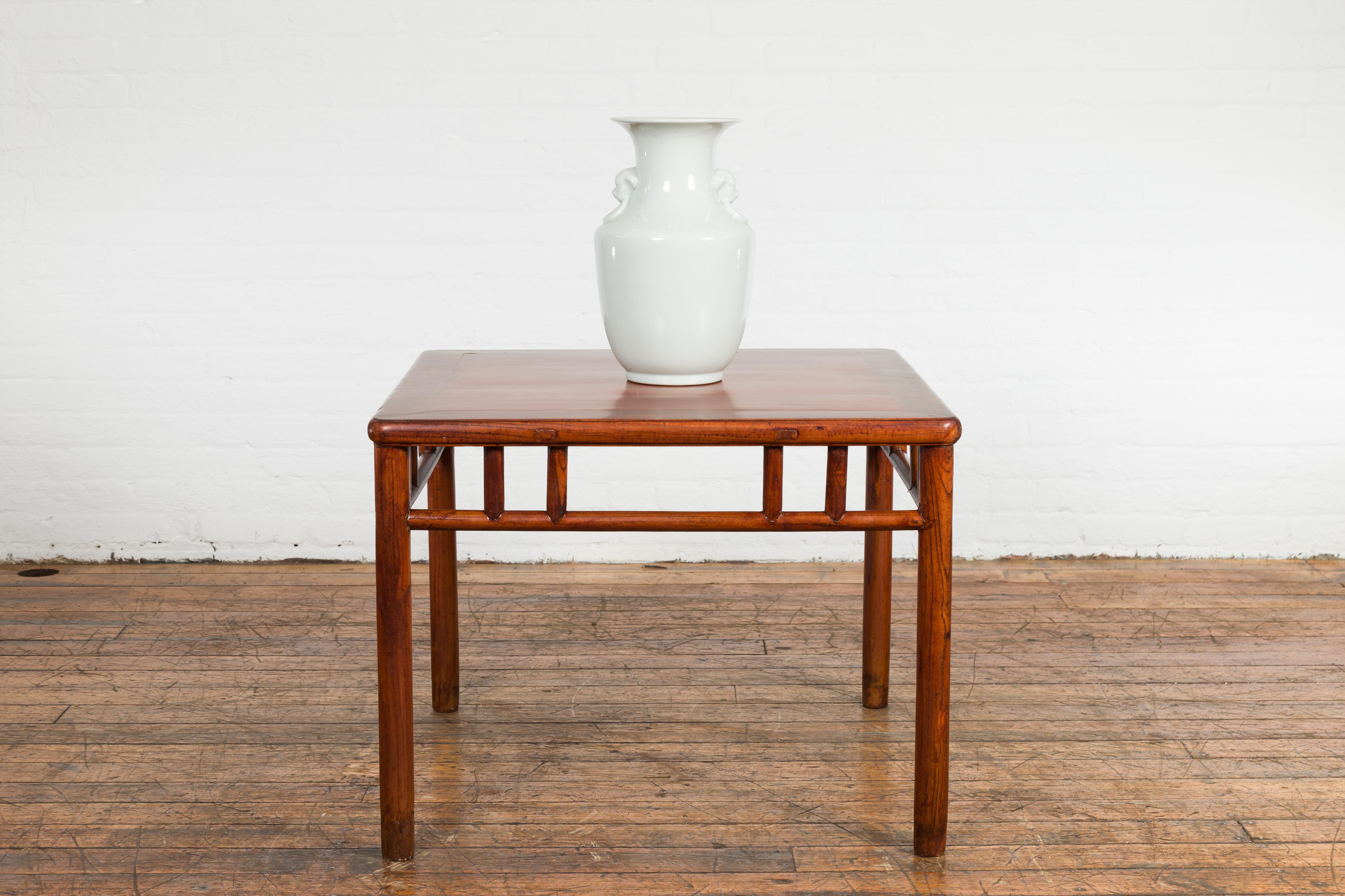Chinese Late Qing Dynasty 1900s Table with Open Apron and Pillar Strut Motifs For Sale