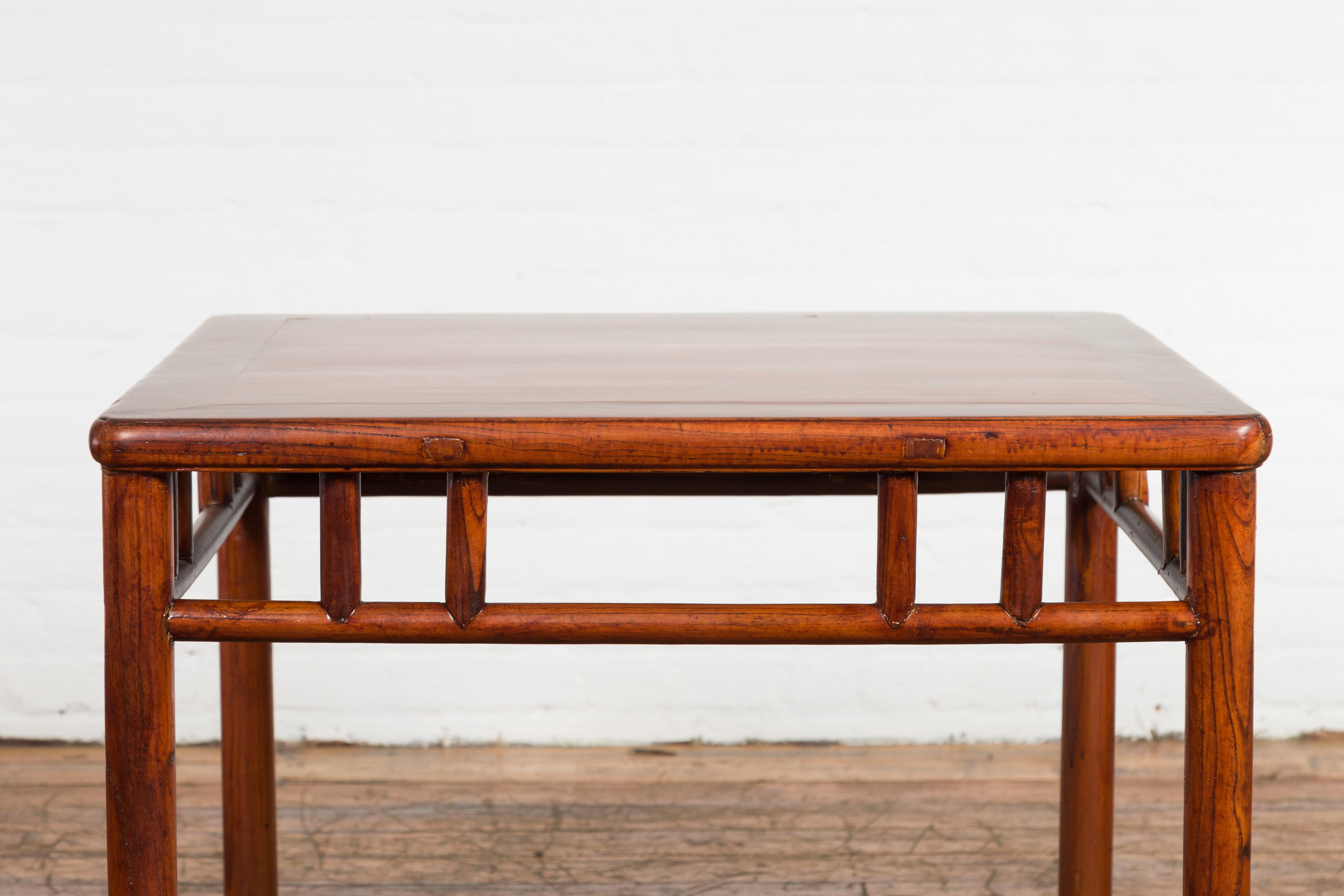 Late Qing Dynasty 1900s Table with Open Apron and Pillar Strut Motifs In Good Condition For Sale In Yonkers, NY