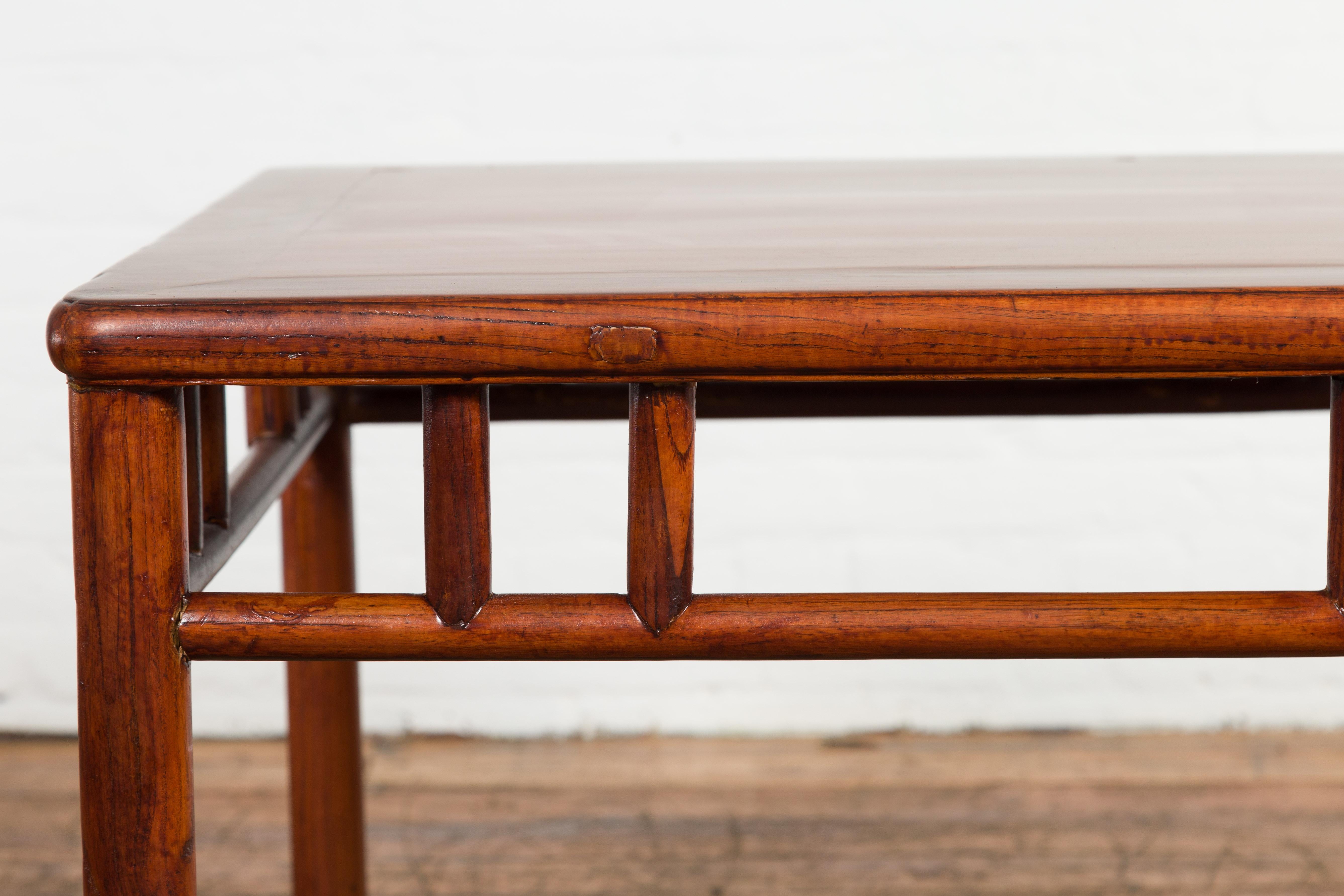 Late Qing Dynasty 1900s Table with Open Apron and Pillar Strut Motifs For Sale 1